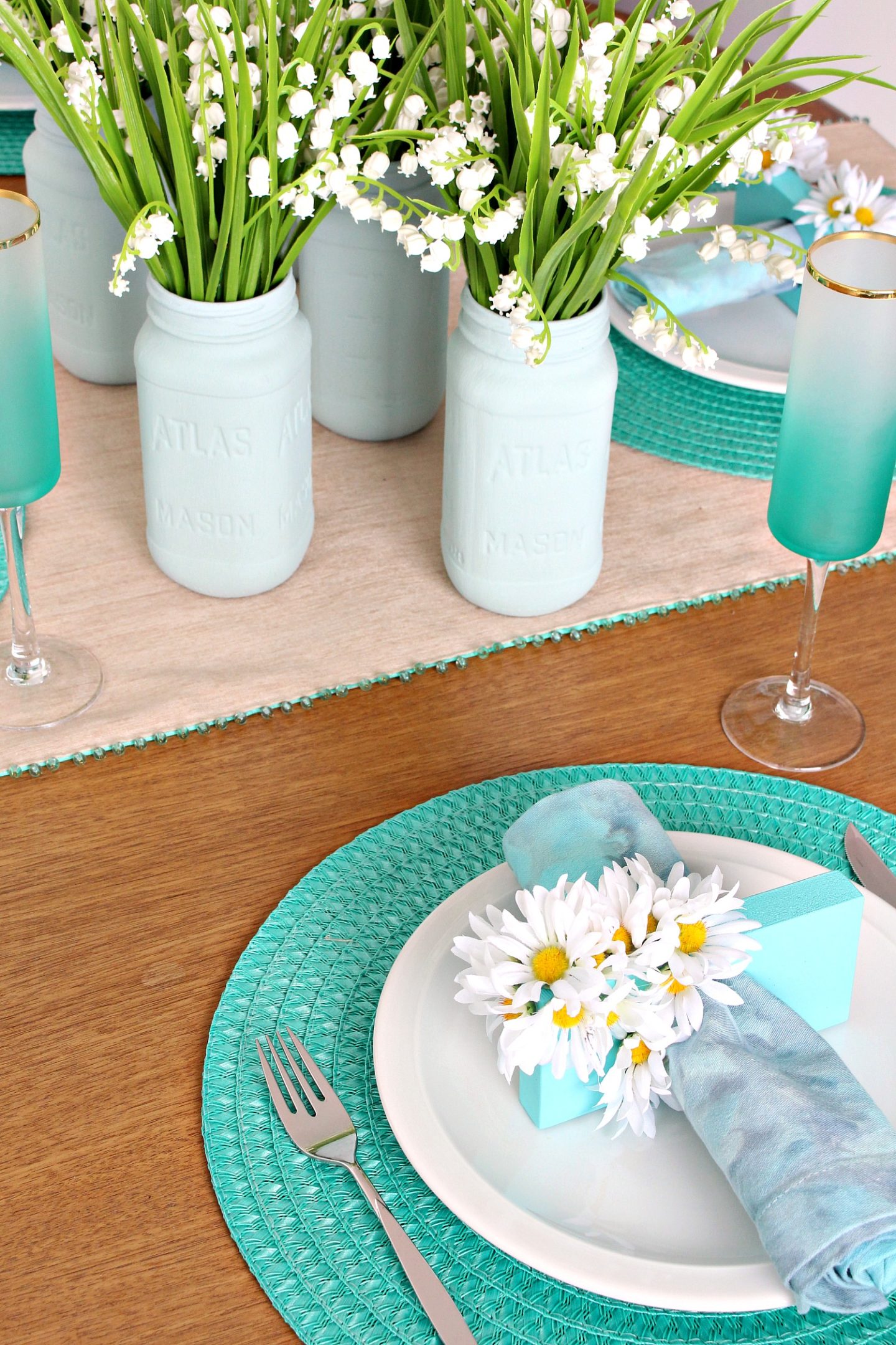 Easy Spring Tablescape + Dining Room Decor