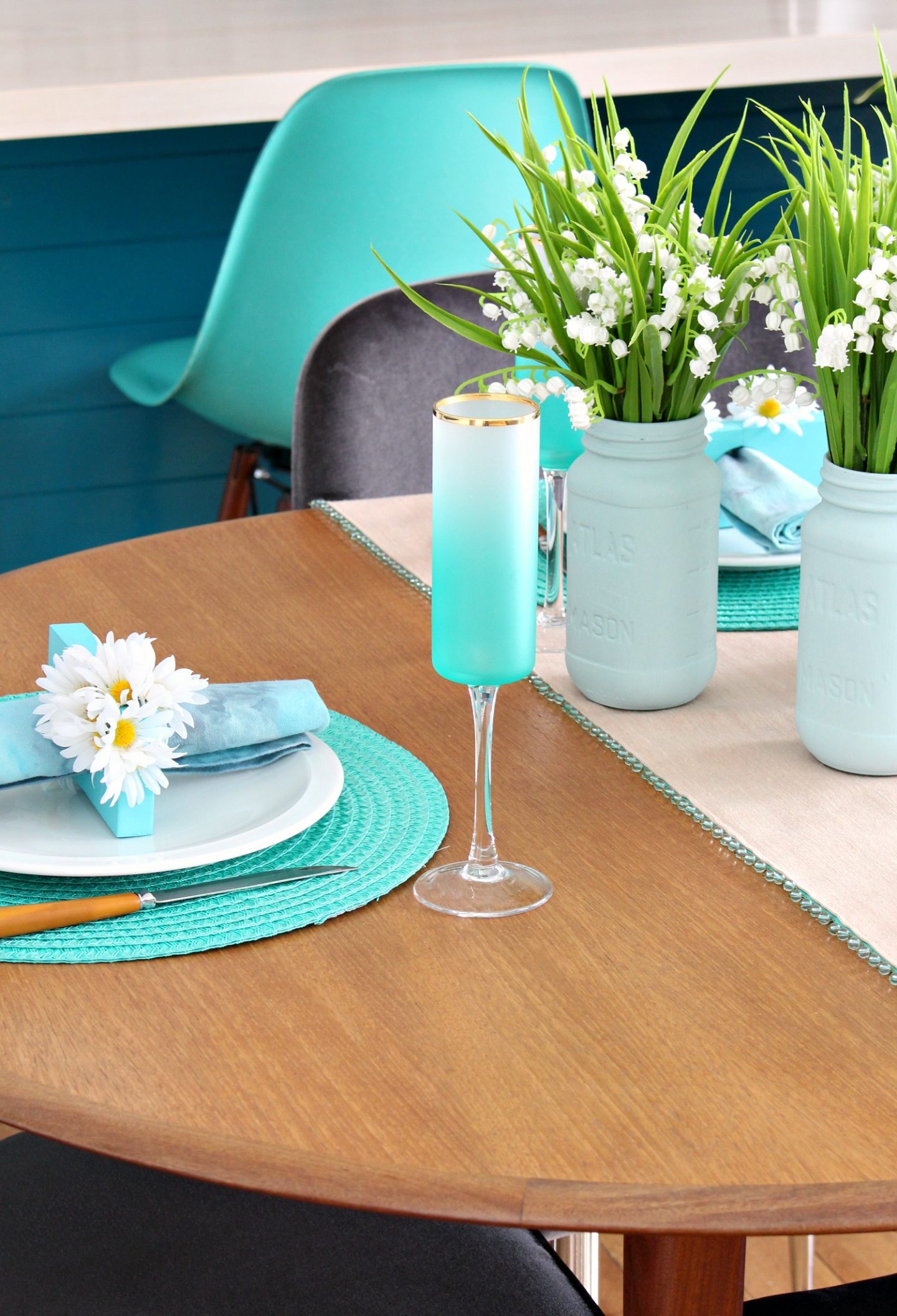 Easy Spring Tablescape + Dining Room Decor