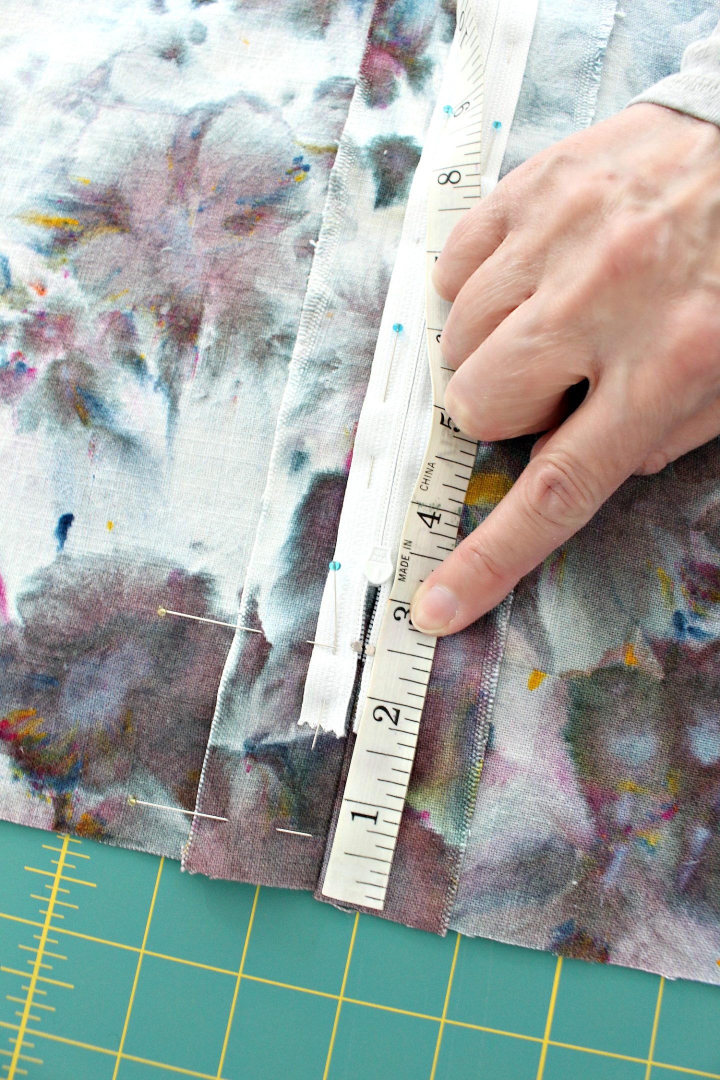 how to sew a zippered pillow