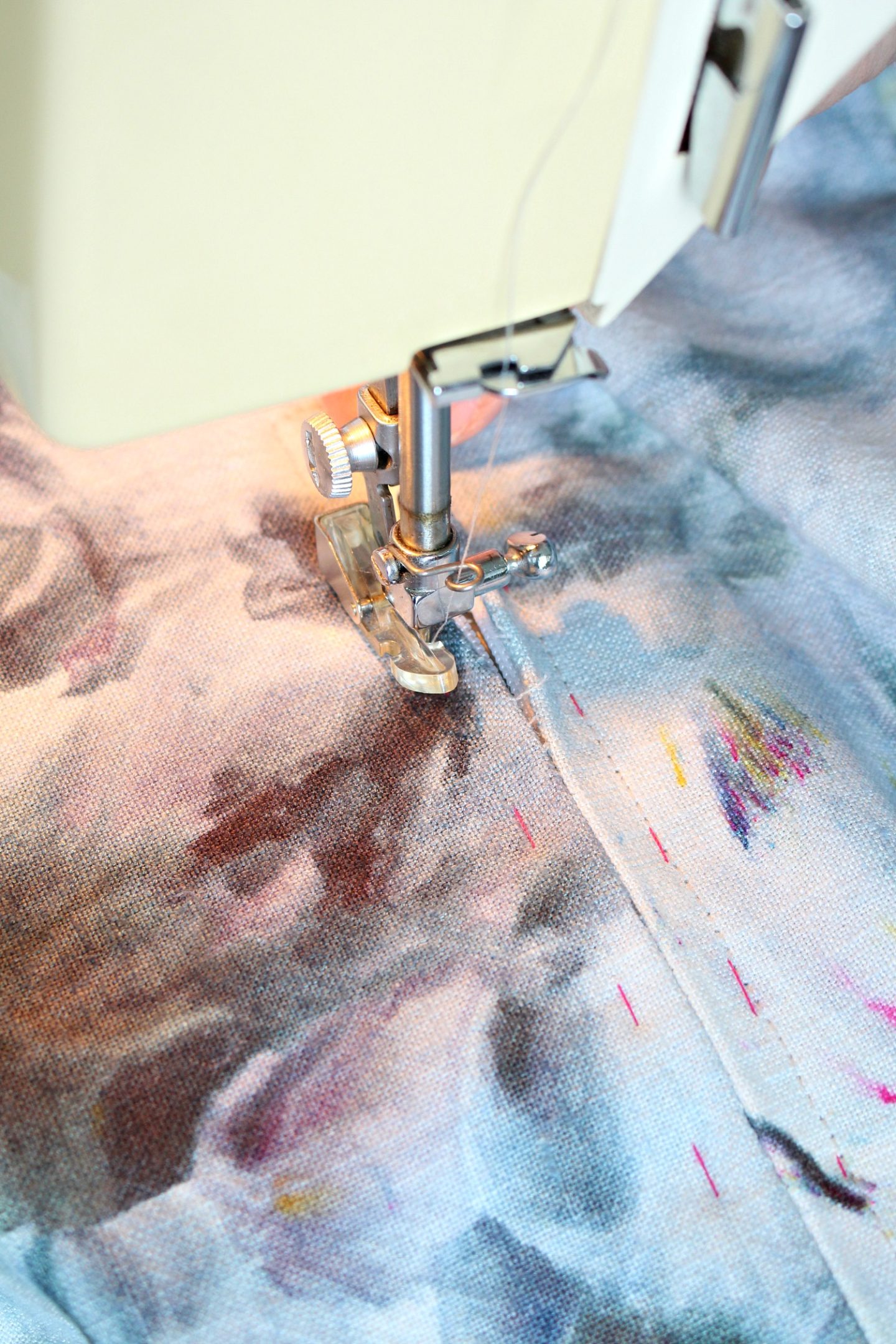 tips for sewing around a zipper