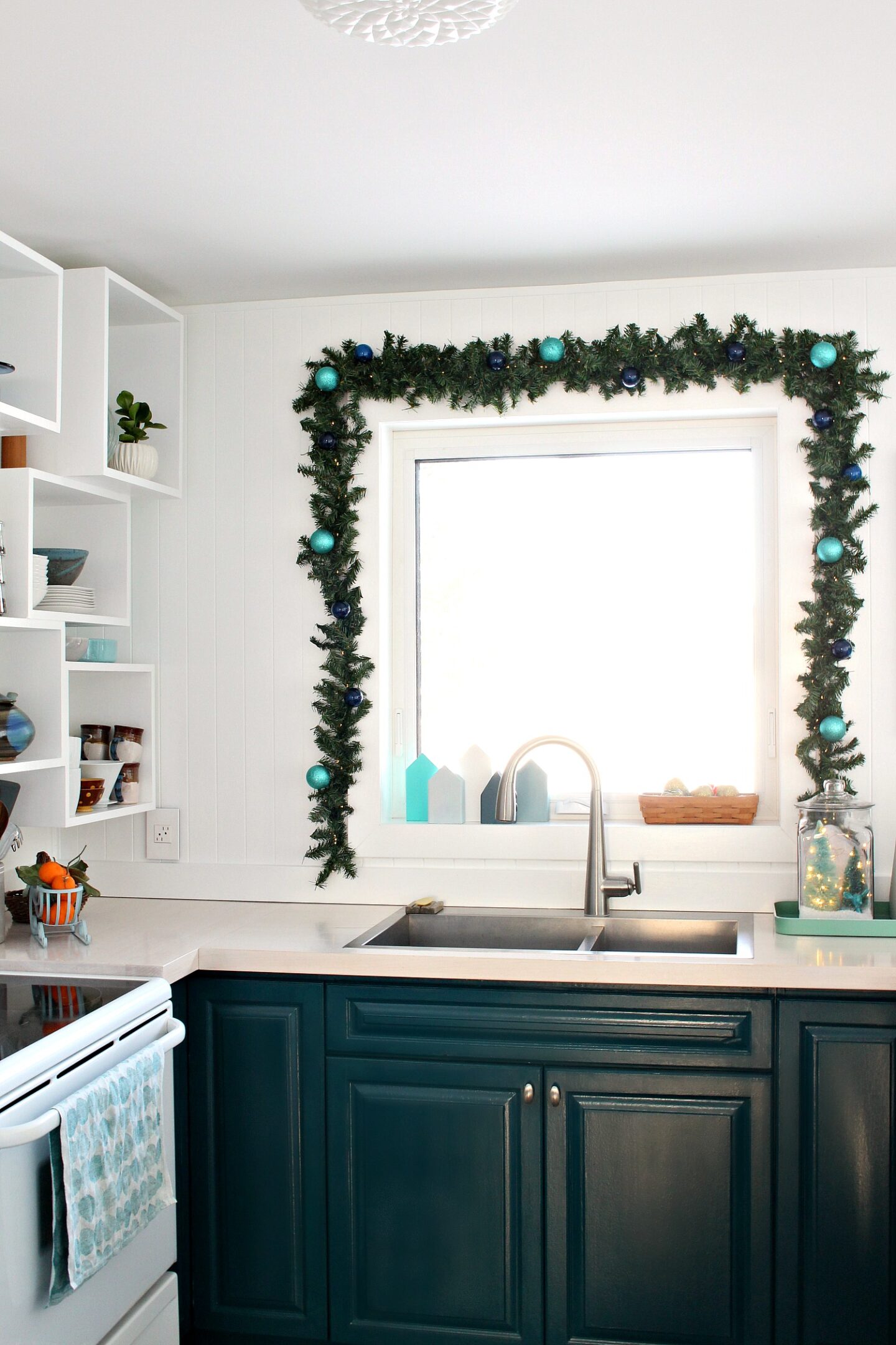 Dollar Store Garland DIY | Lighted Garland For Less | Dans le Lakehouse