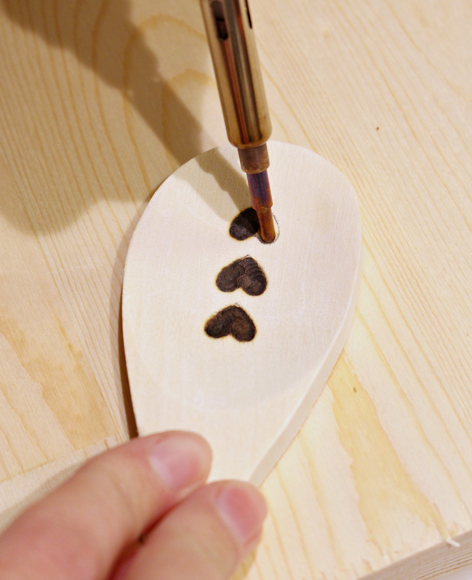DIY Wood Burned Spoon | Easy DIY Valentine's Day Gift Idea | Dans le ...