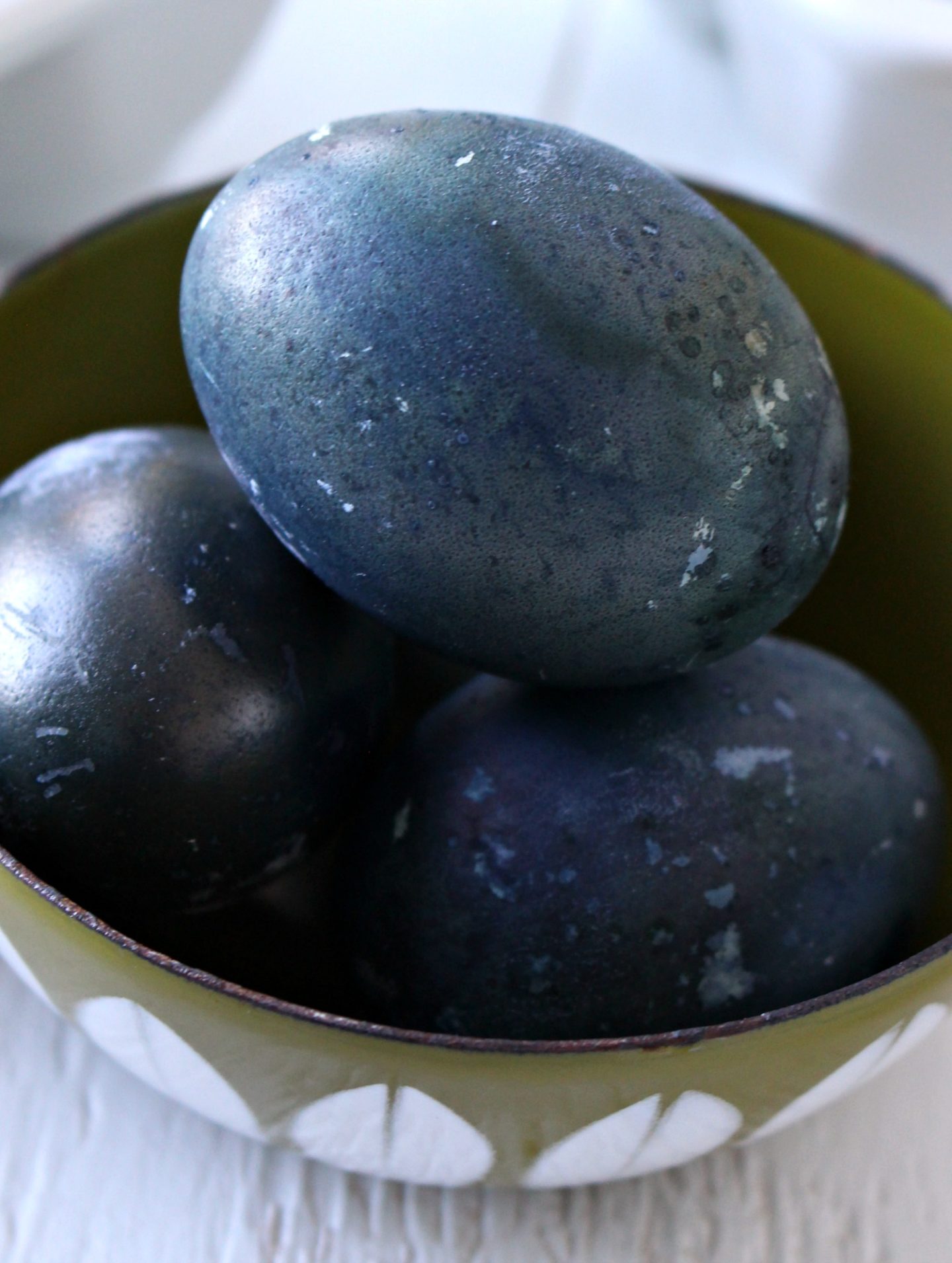 Dye Easter Eggs with Blueberries | Naturally Dyed Easter Eggs | Dans le ...