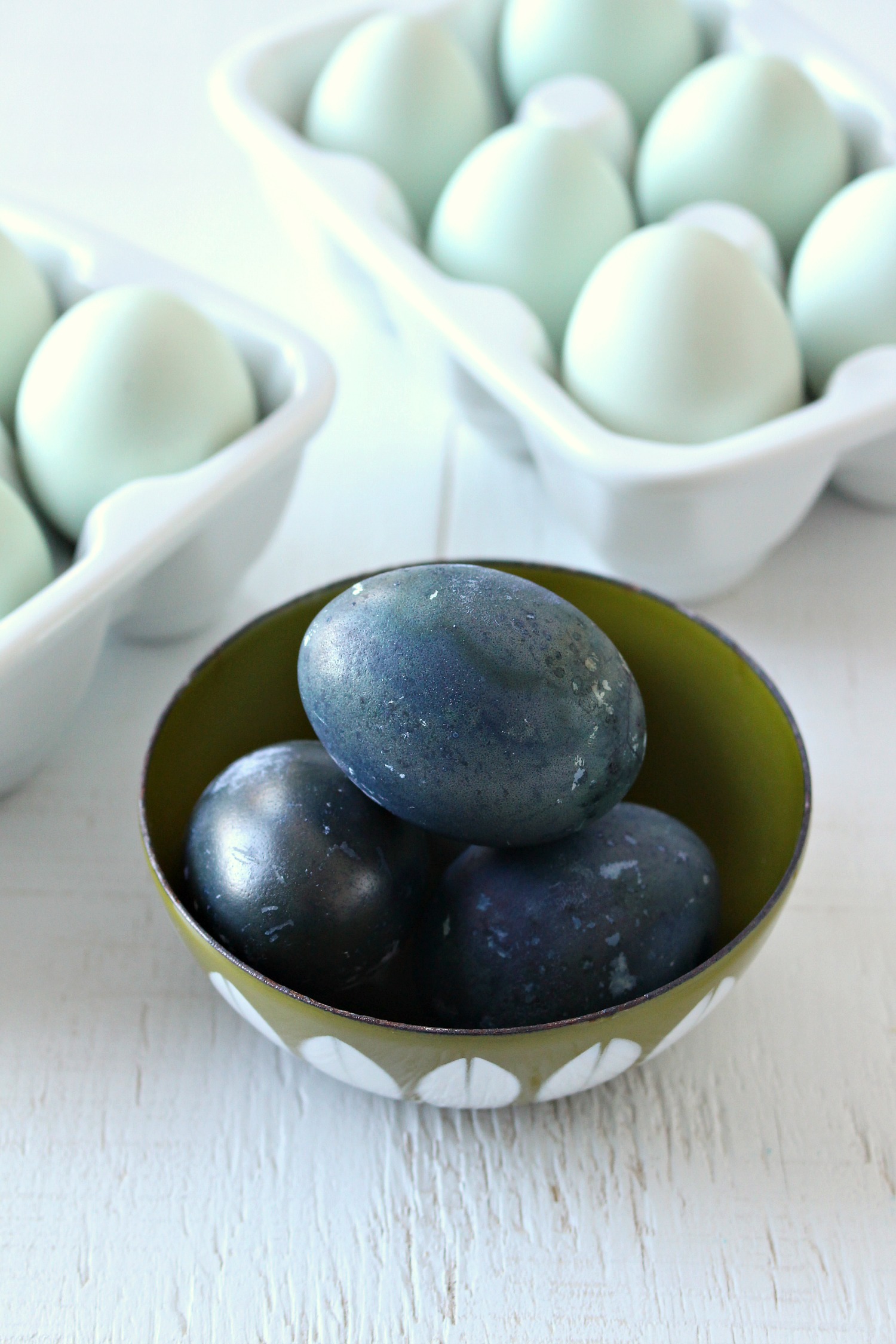 Dye Easter Eggs with Blueberries | Naturally Dyed Easter Eggs | Dans le ...