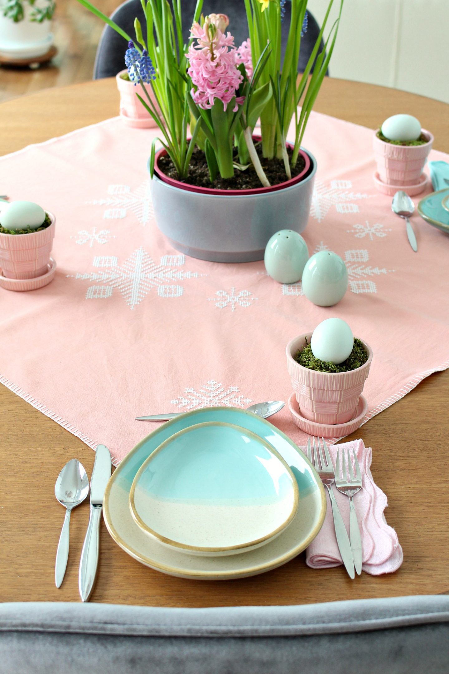 turquoise egg shaped plates