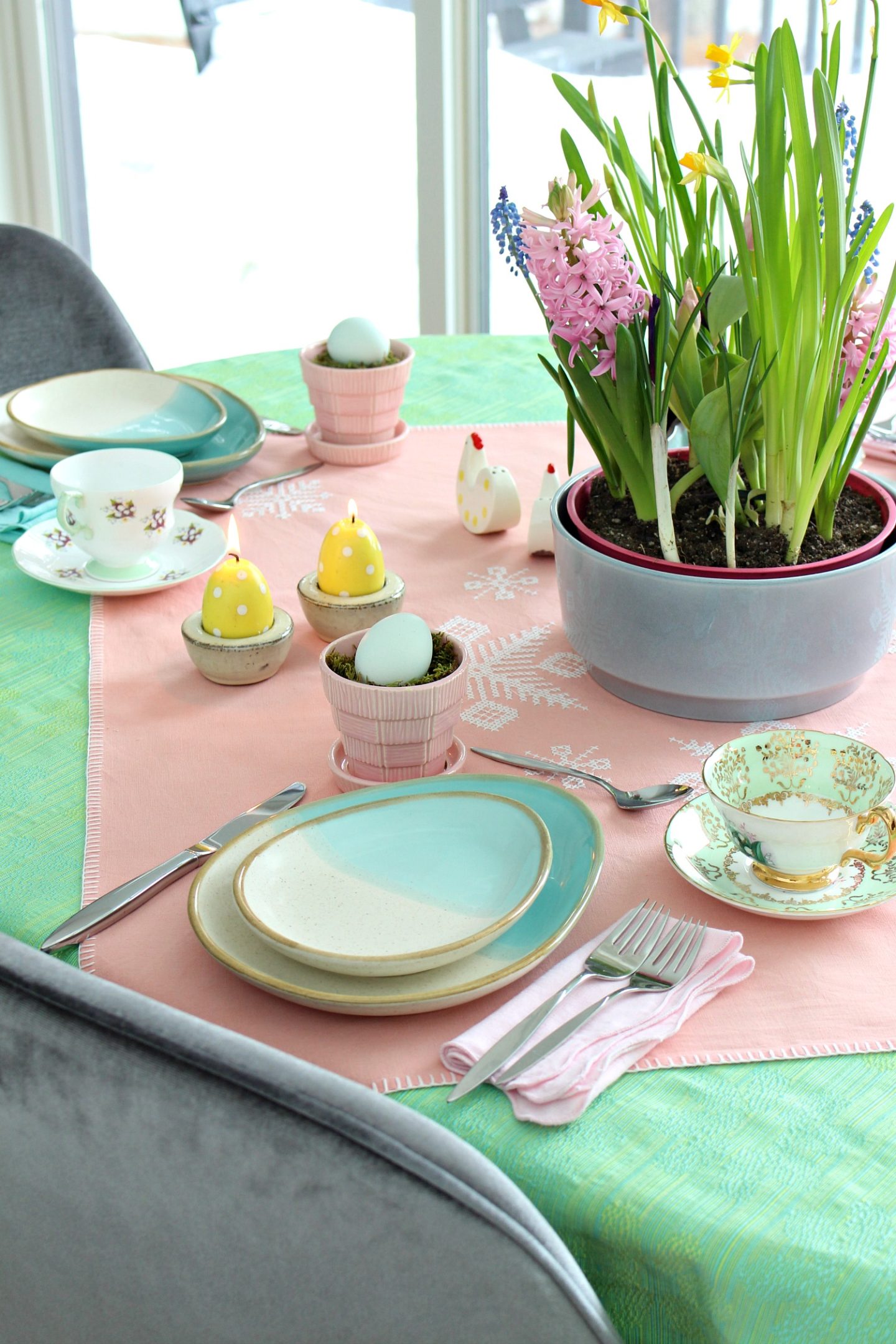 pastel spring tablescape