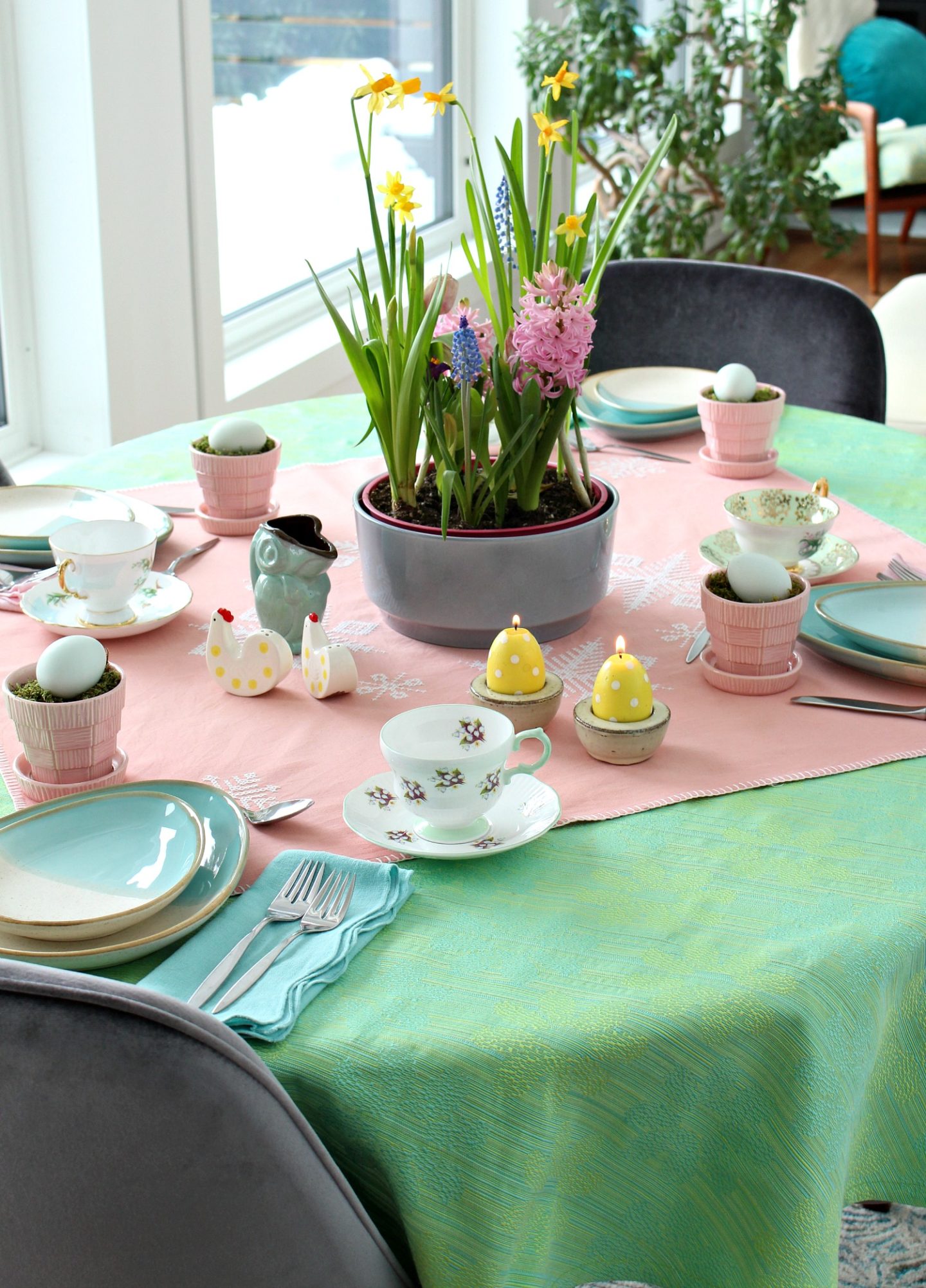 lime green table cloth with pink and aqua decor