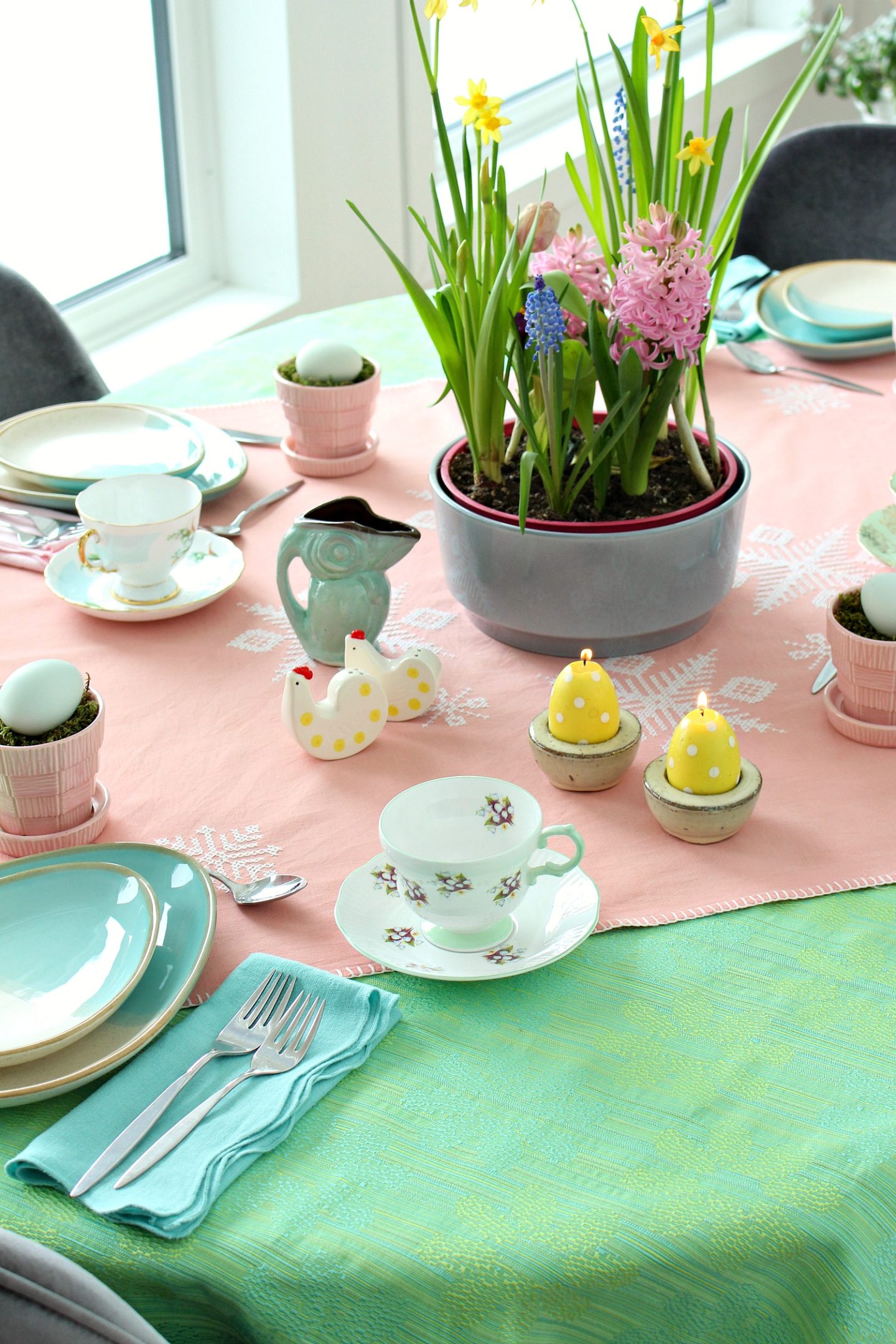 eclectic spring table decor
