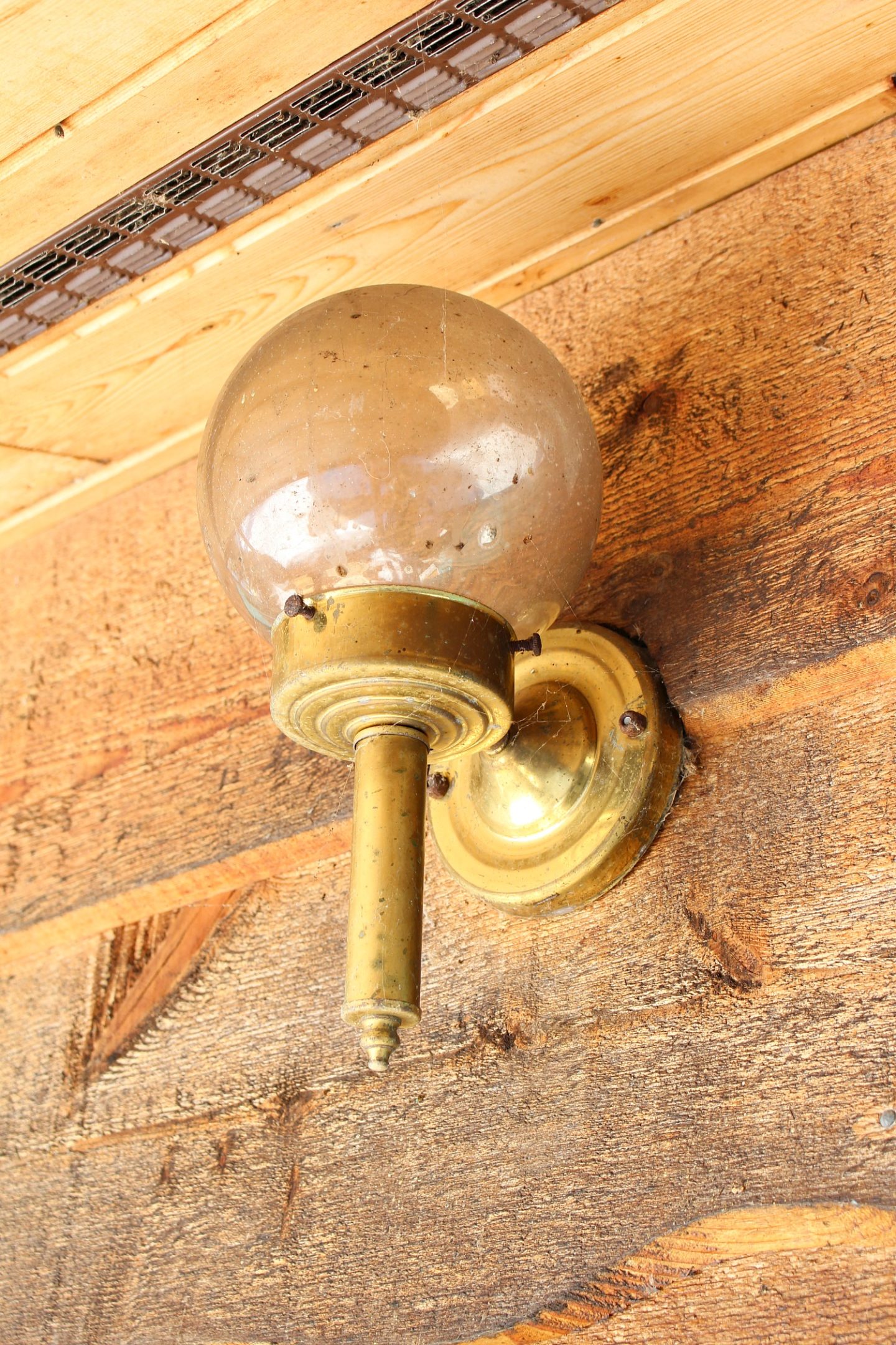 How to Replace a Lightbulb