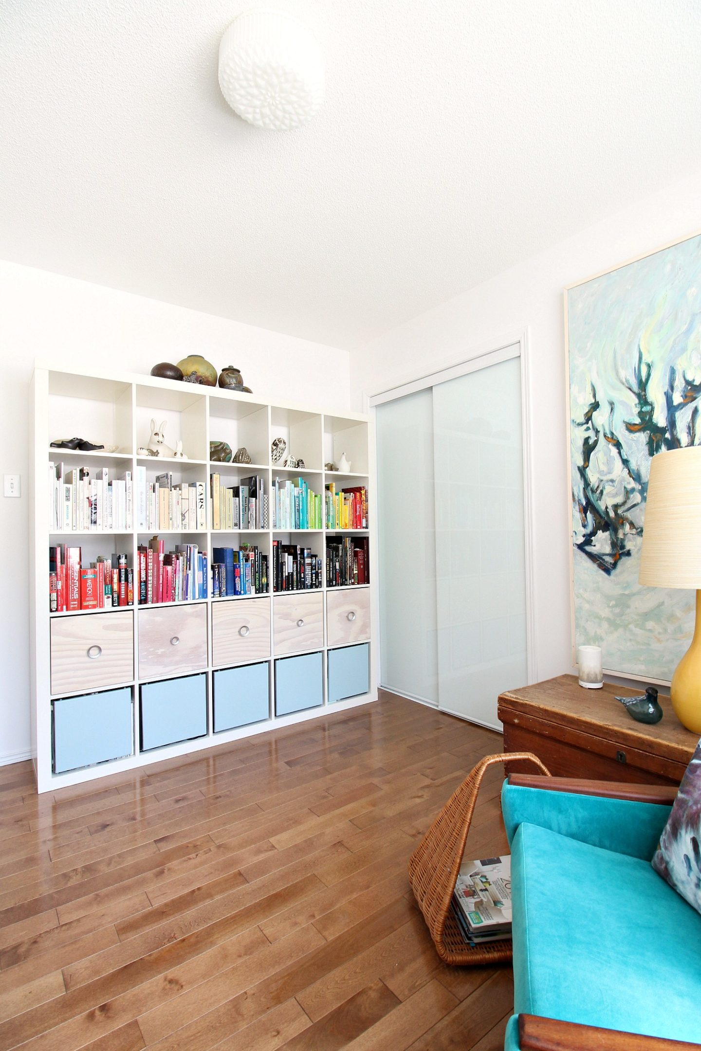 Stylish White IKEA Expedit Kallax