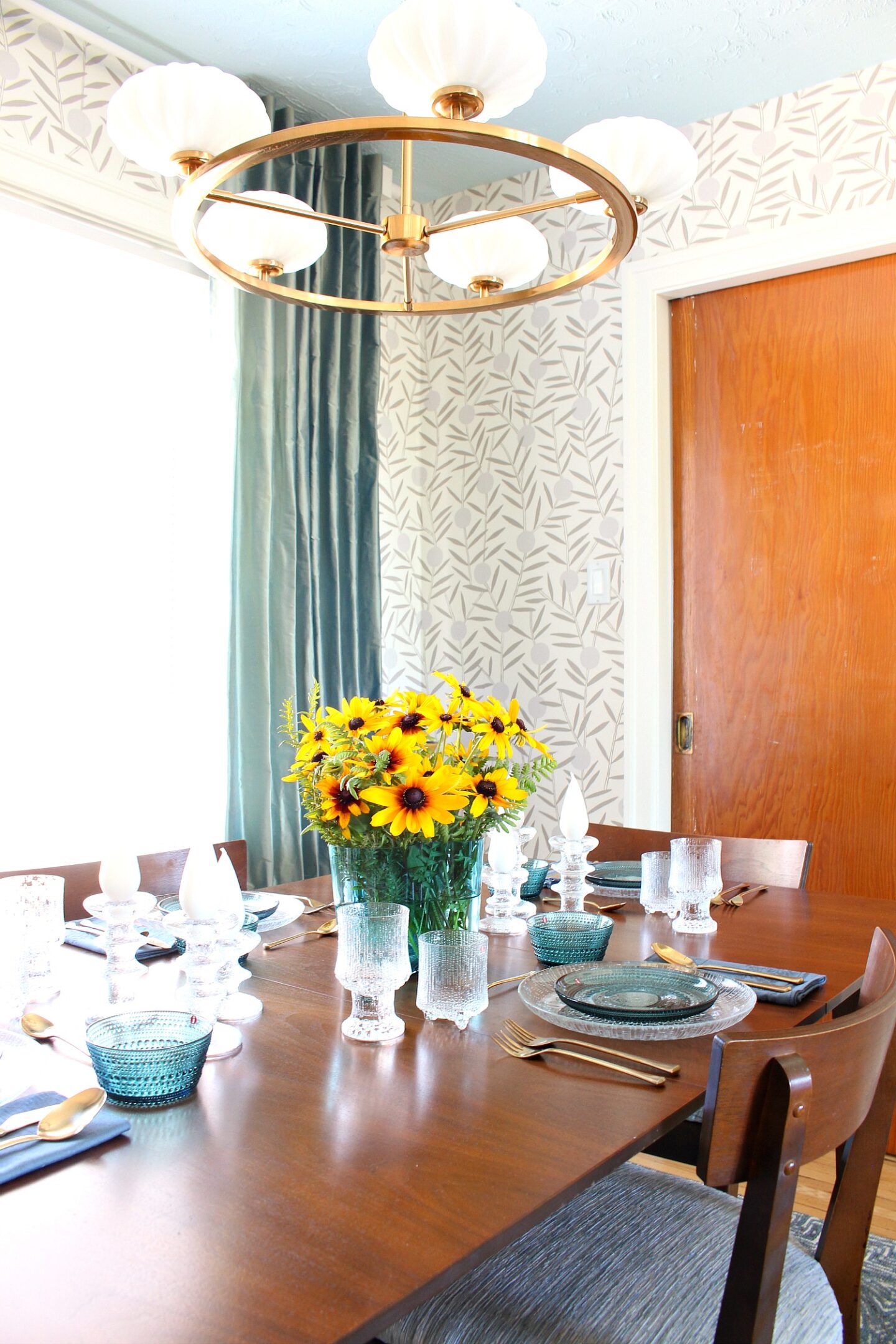 Mom's Mid-Century Modern Inspired Dining Room Makeover Reveal | Dans le