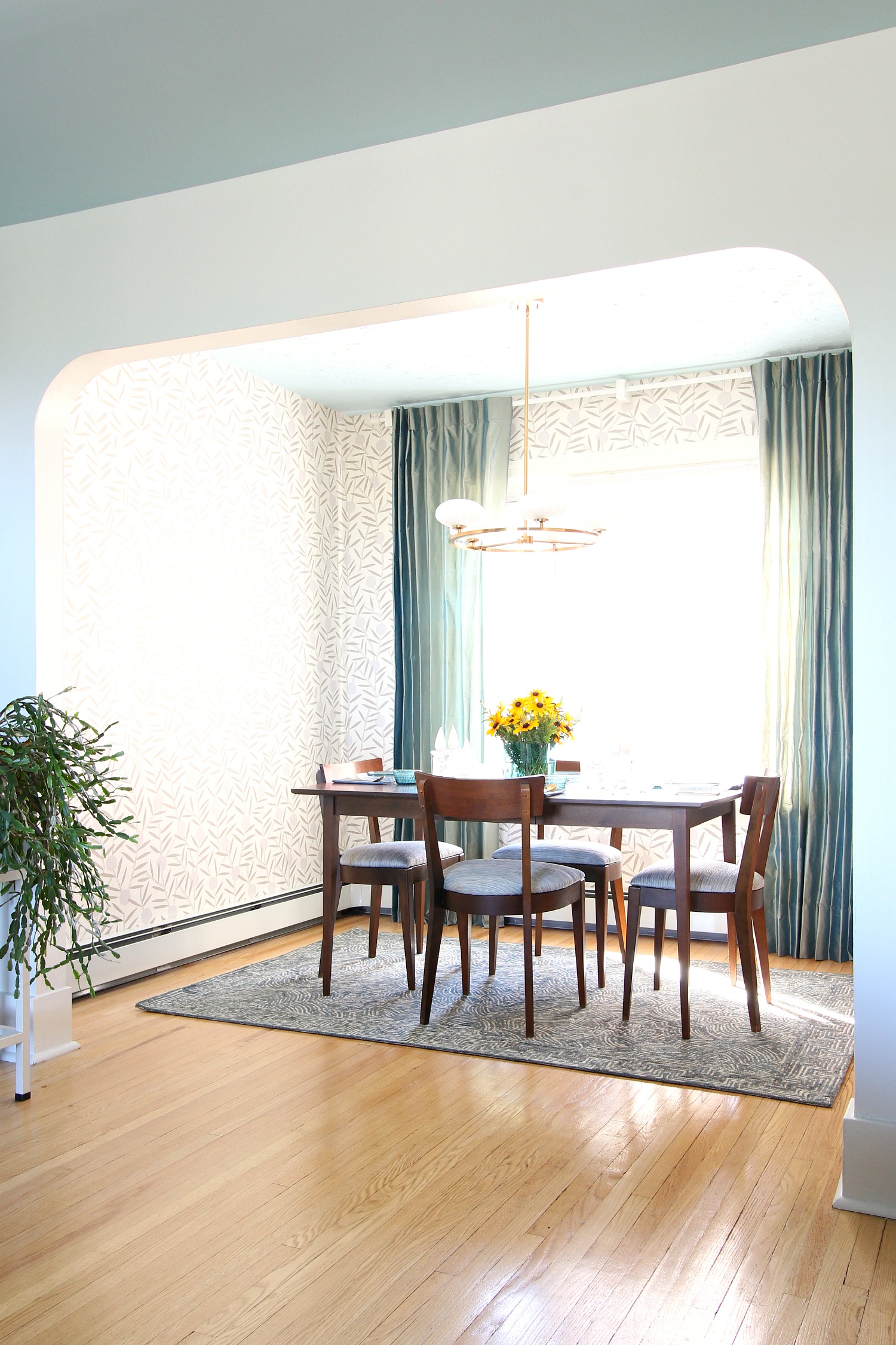 Mom's Mid-Century Modern Inspired Dining Room Makeover Reveal | Dans Le ...