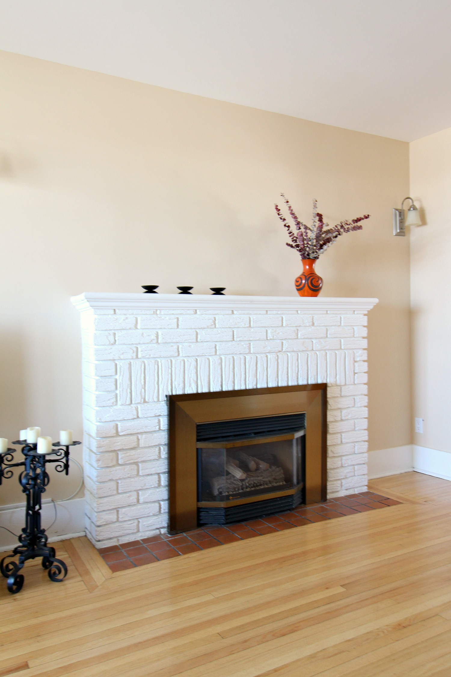 Blue Fireplace Makeover With Chalk Paint Dans Le Lakehouse   Brick Fireplace Before 2 