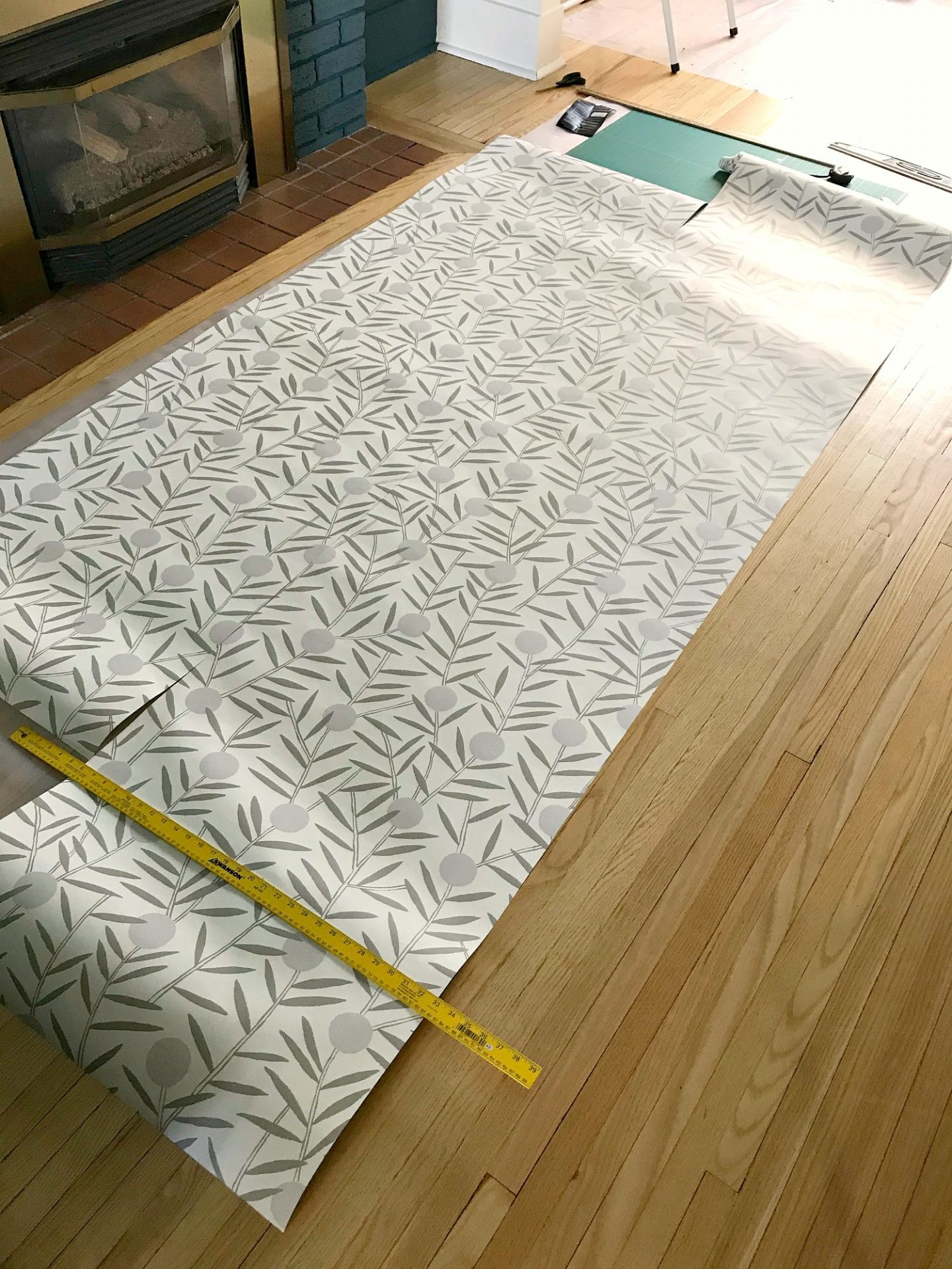 How to Cut Wallpaper Straight