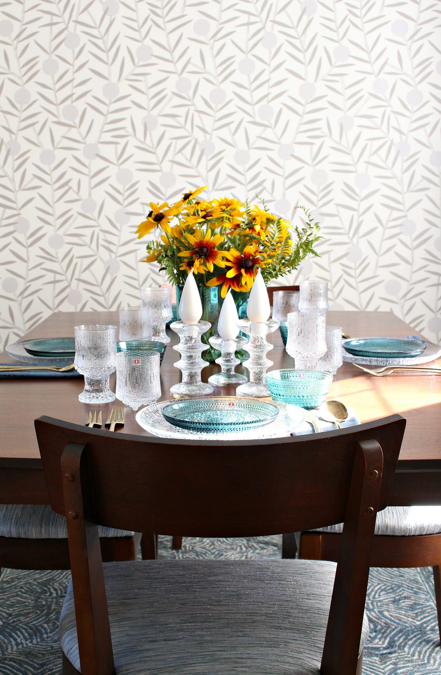 How to Hang Wallpaper