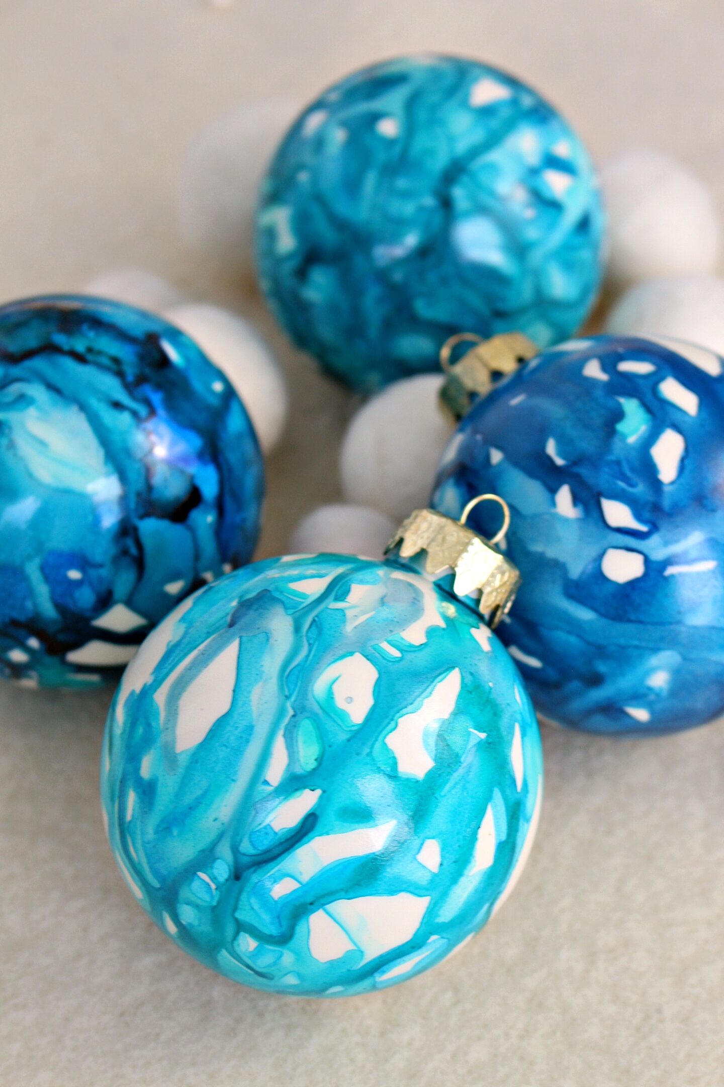 DIY Alcohol Ink Christmas Ornaments | Dans le Lakehouse