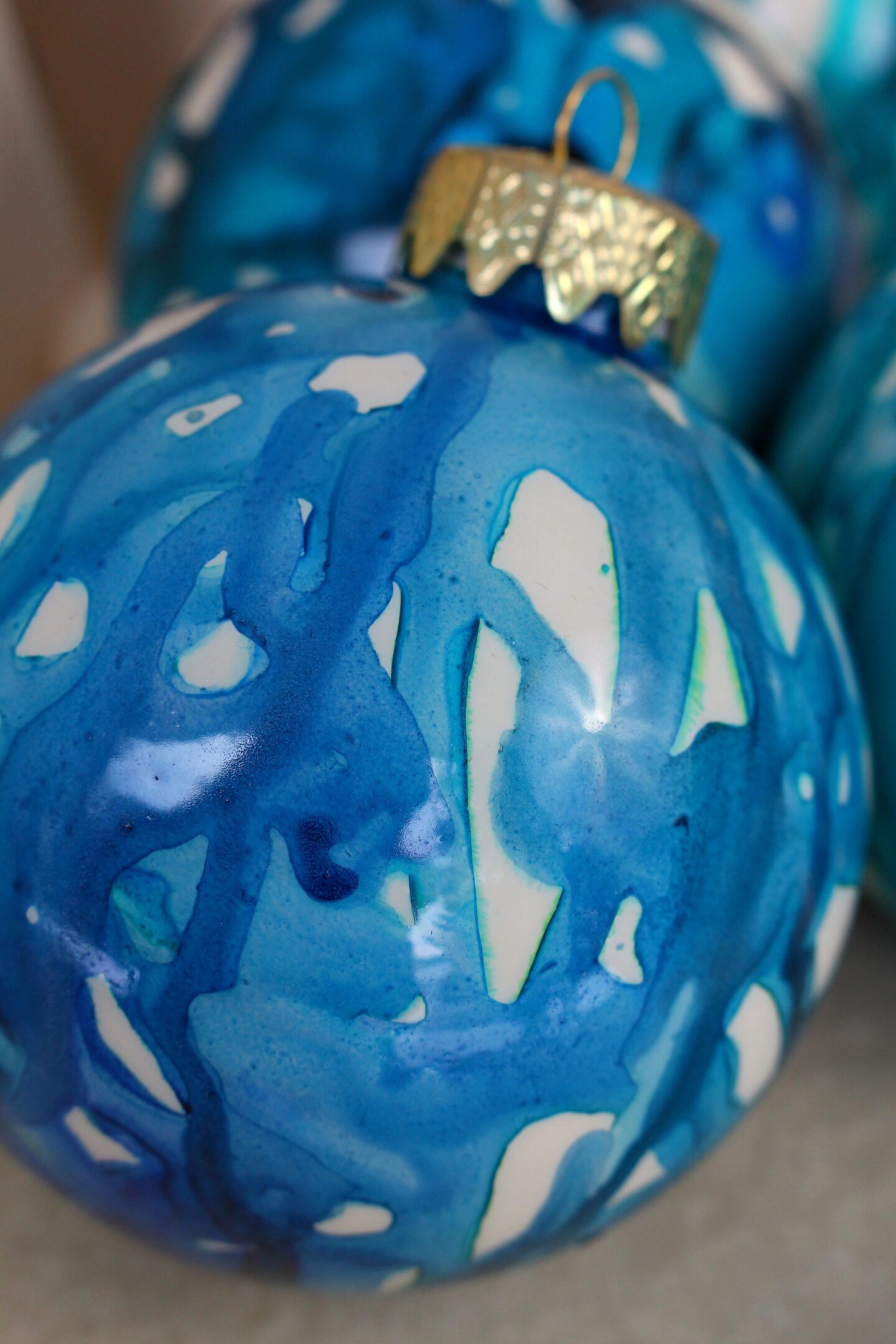 DIY Marbled Christmas Ornaments