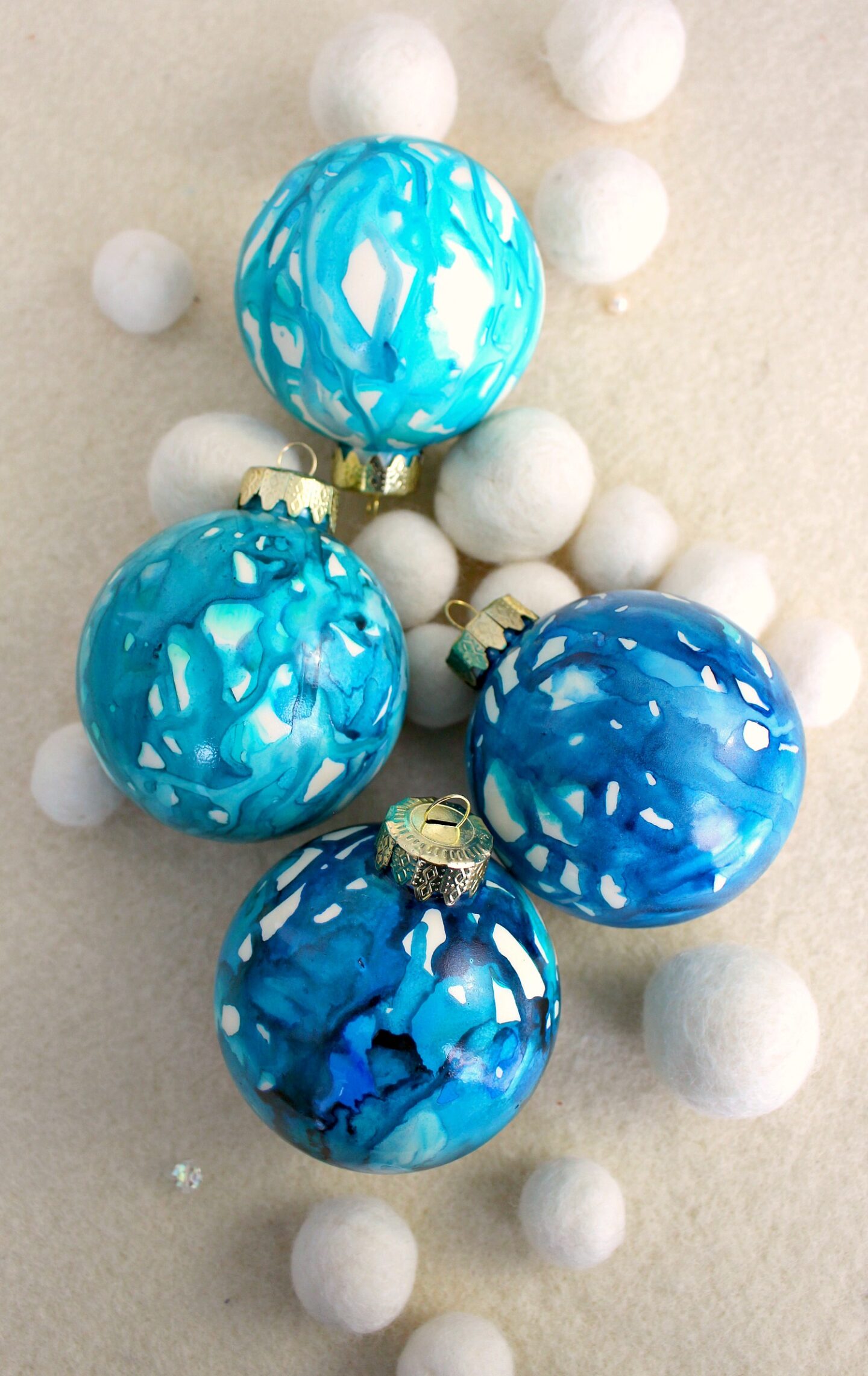 DIY Alcohol Ink Christmas Ornaments | Dans le Lakehouse