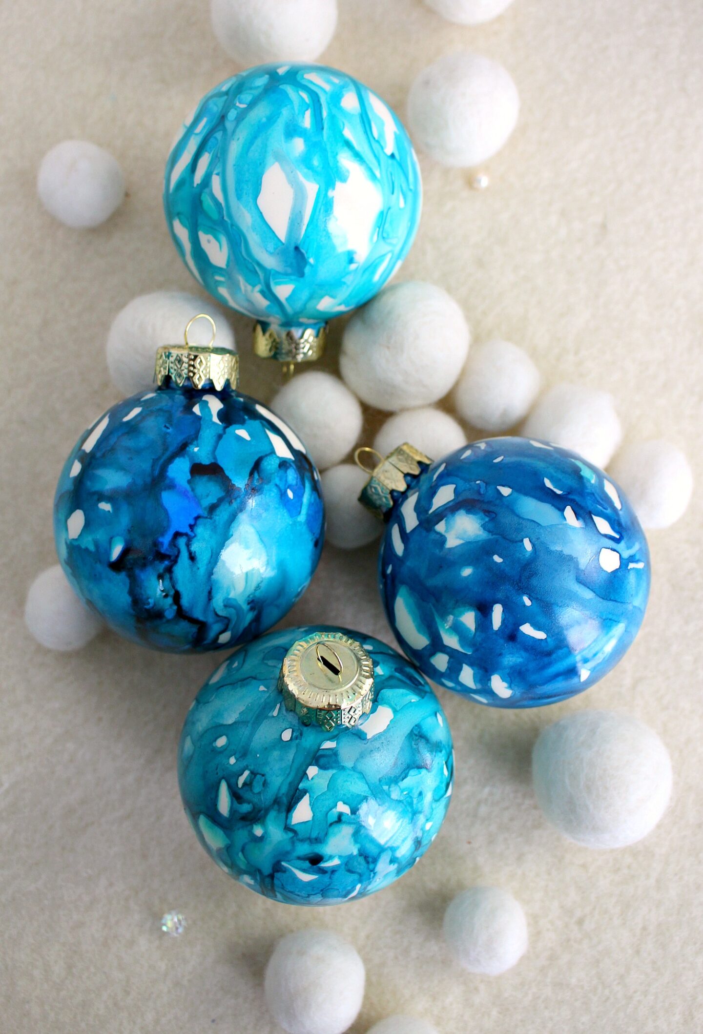 DIY Alcohol Ink Christmas Ornaments | Dans le Lakehouse