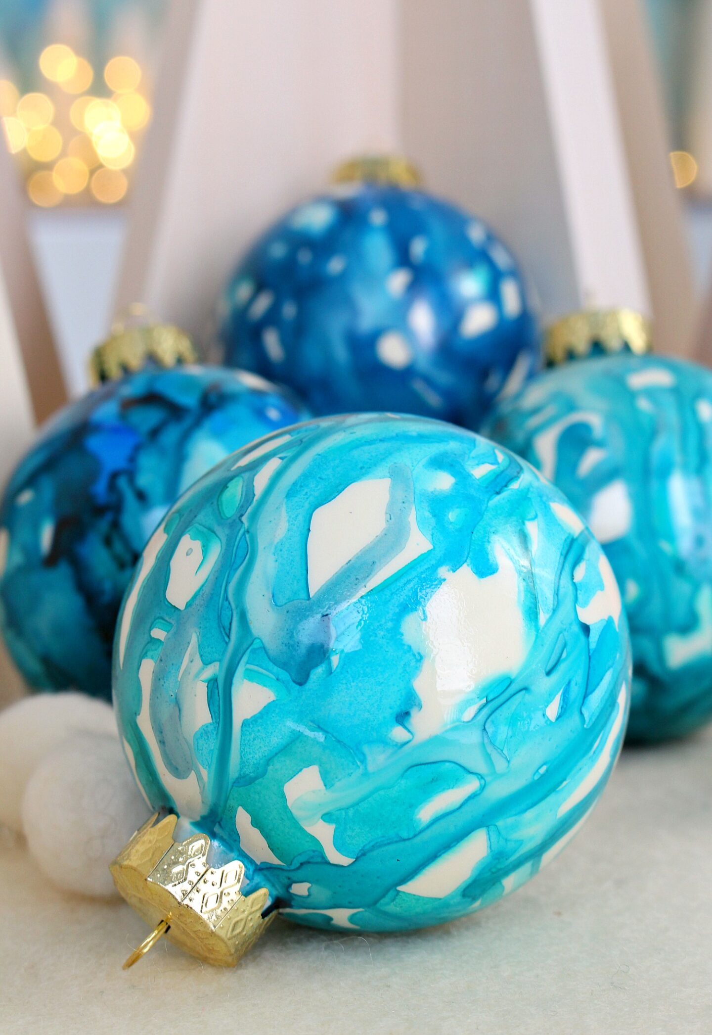 DIY Alcohol Ink Christmas Ornaments | Dans le Lakehouse