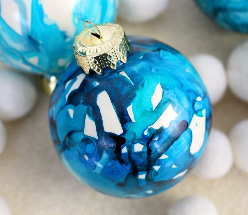 DIY Alcohol Ink Christmas Ornaments | Dans le Lakehouse