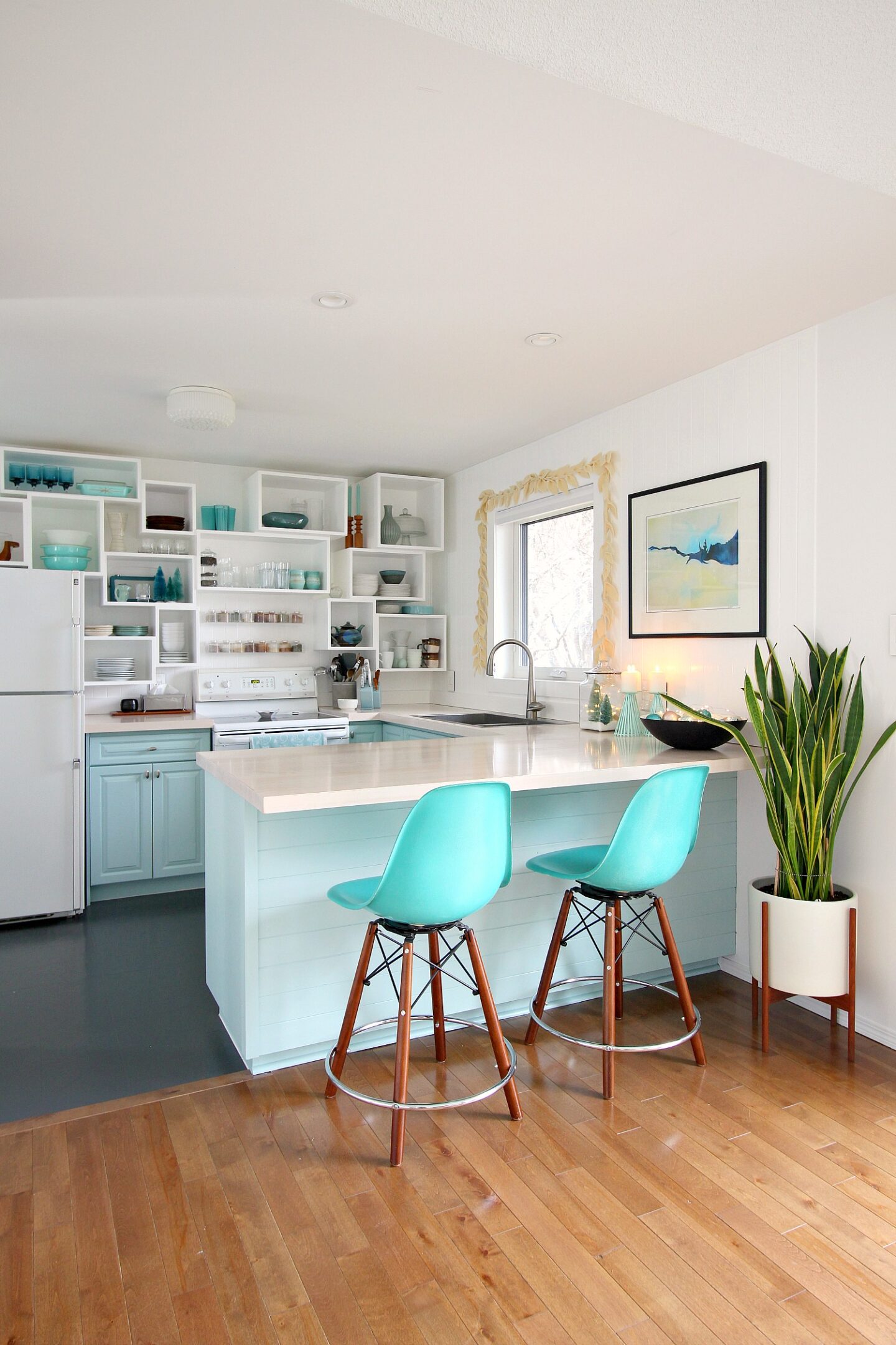 Beachy Christmas Decor in the Kitchen