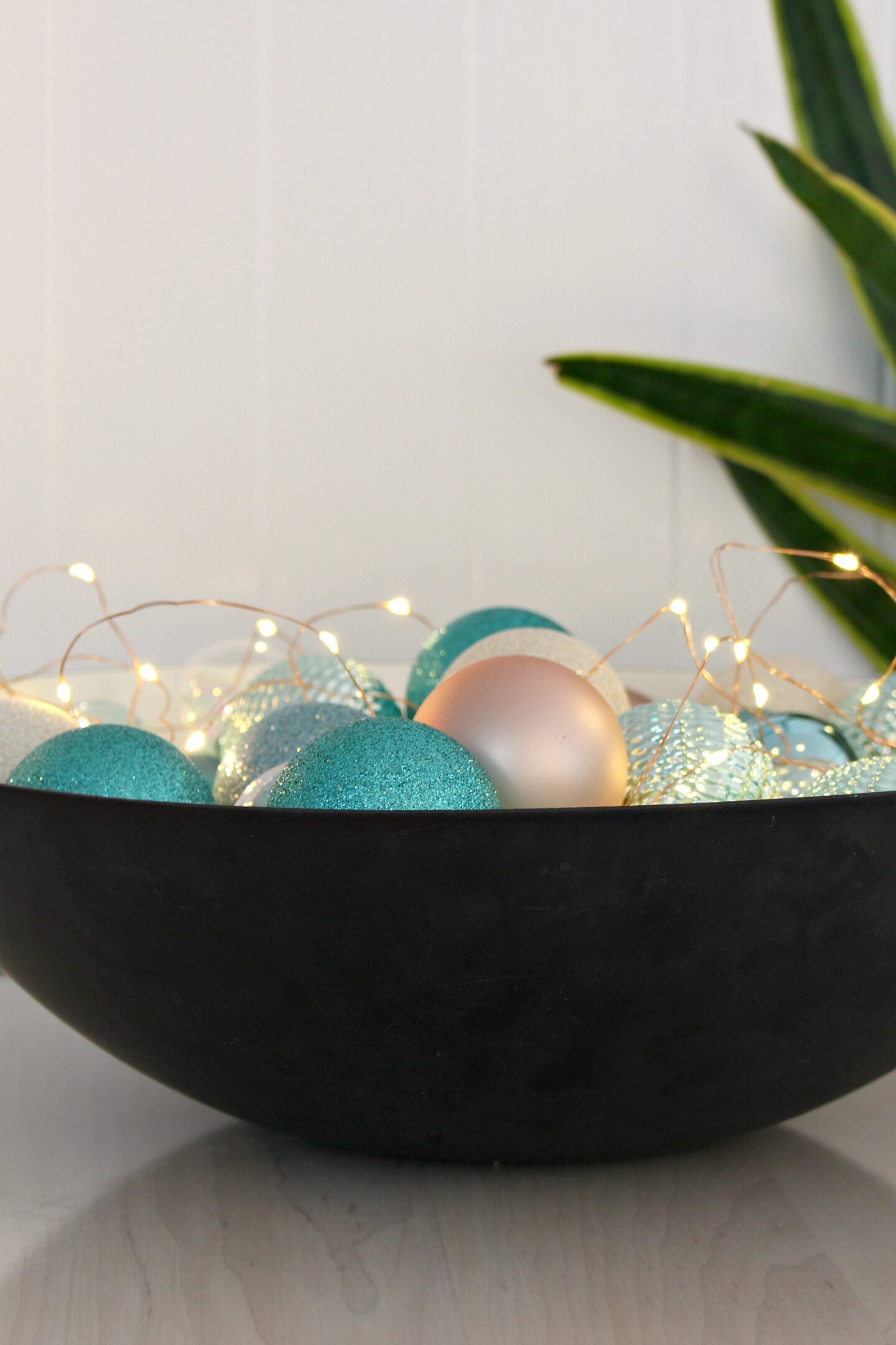 Krenit Bowl with Ornaments 