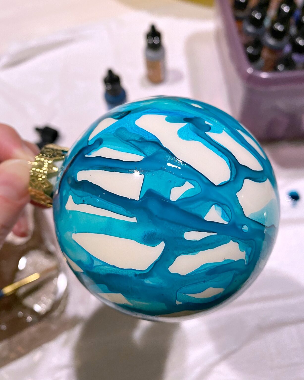 DIY Alcohol Ink Christmas Ornaments | Dans Le Lakehouse