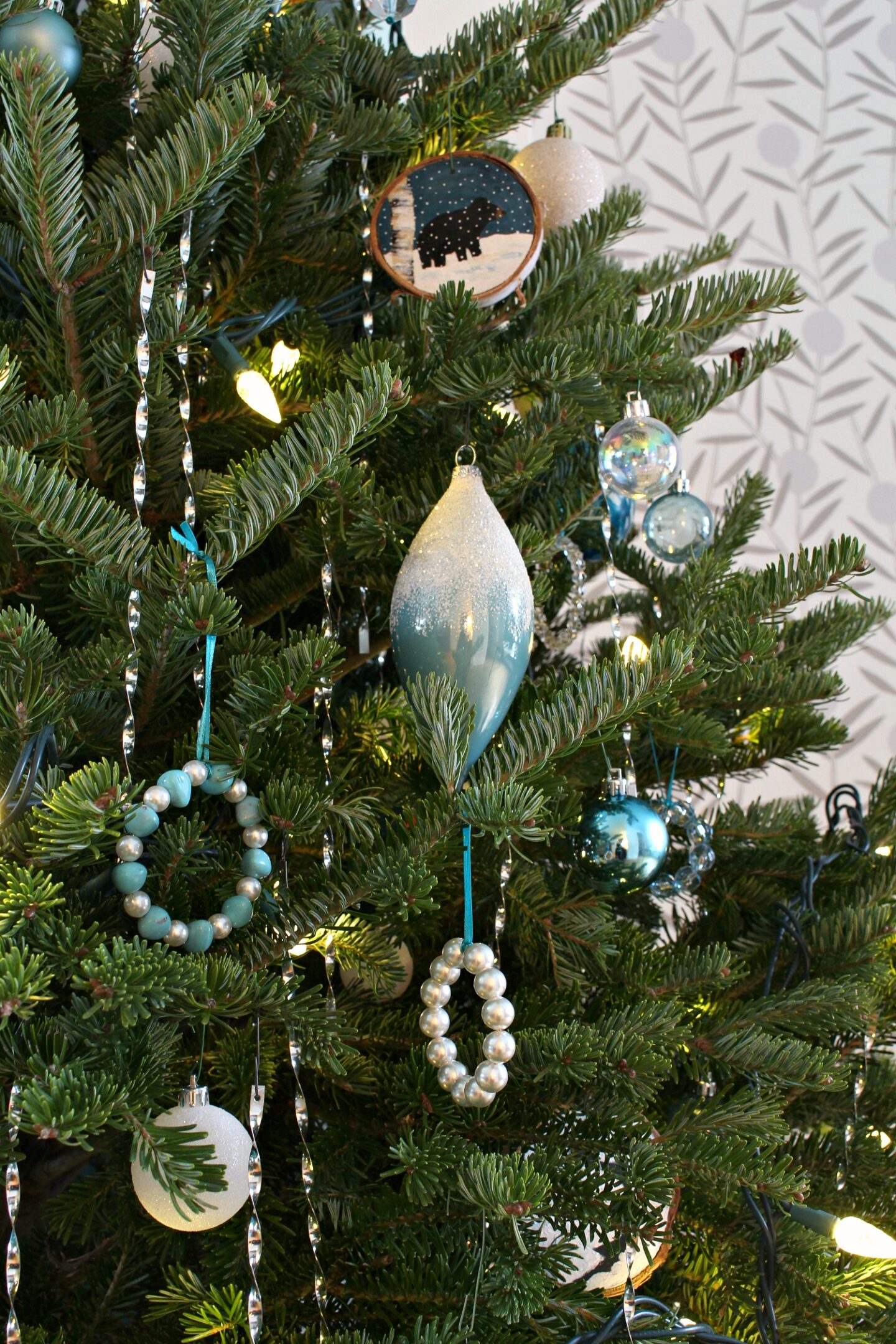 Upcycled Christmas Ornament Using Beads