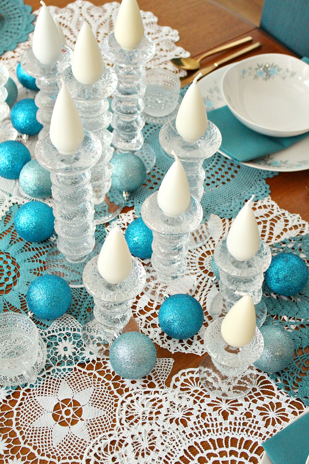 DIY Dyed Doily Table Runner for Christmas