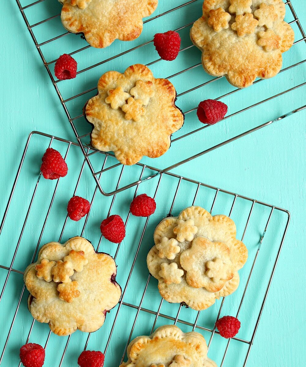 Easy Chocolate Raspberry Hand Pie Recipe | Dans le Lakehouse