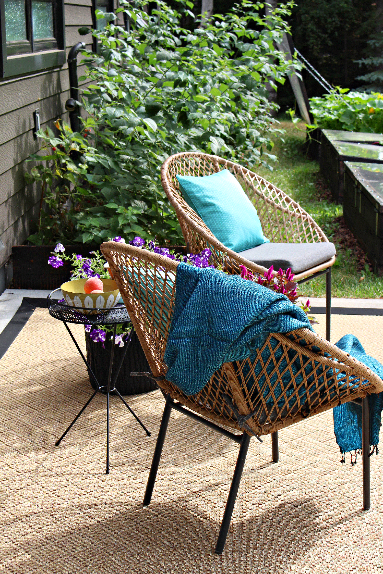 Neutral Outdoor Rug Design