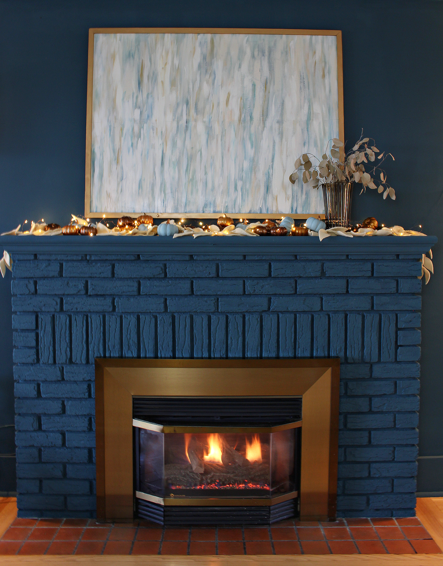 Simple Fall Mantel Decor | Dans le Lakehouse