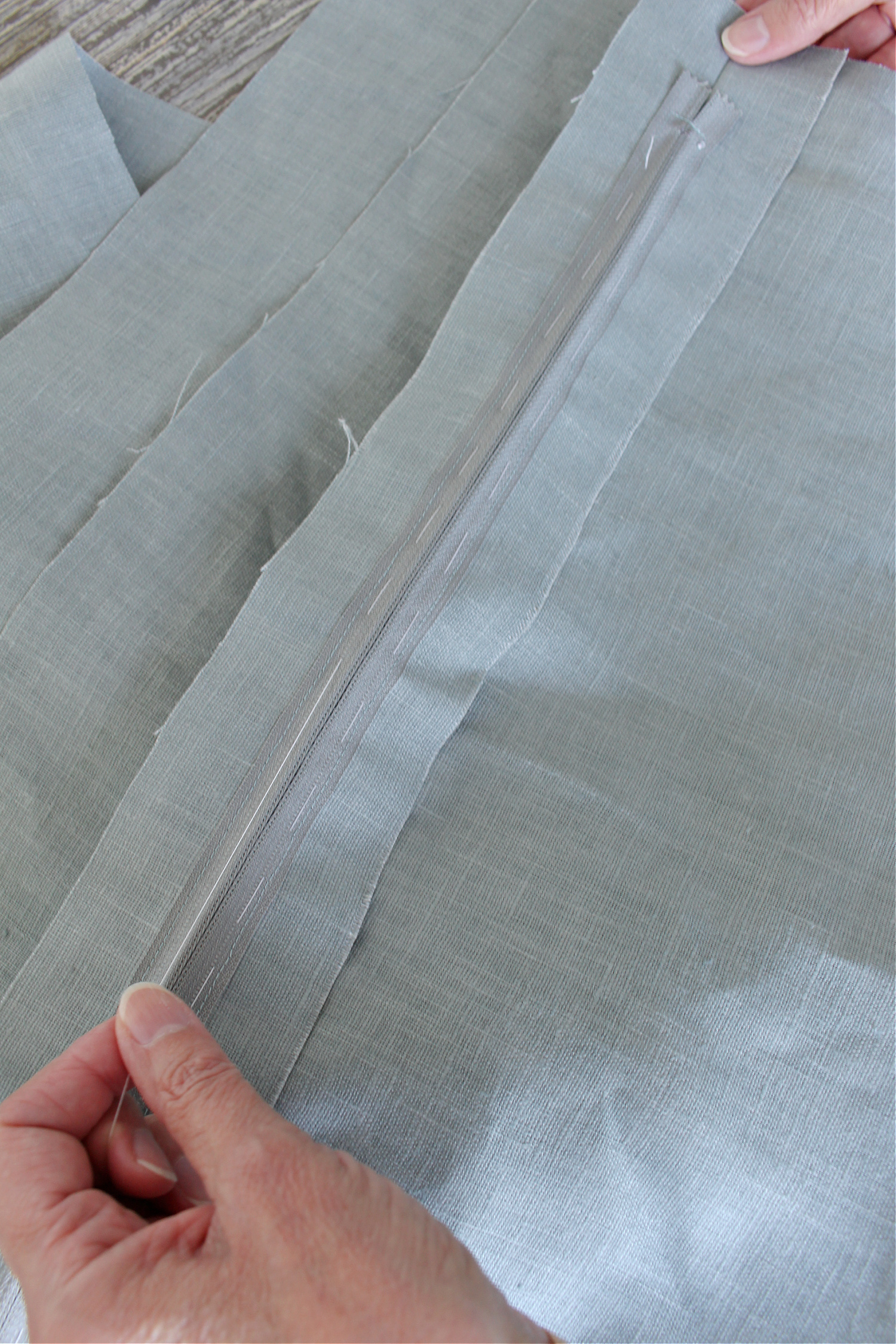 How to Sew a Zipper into a Pillow