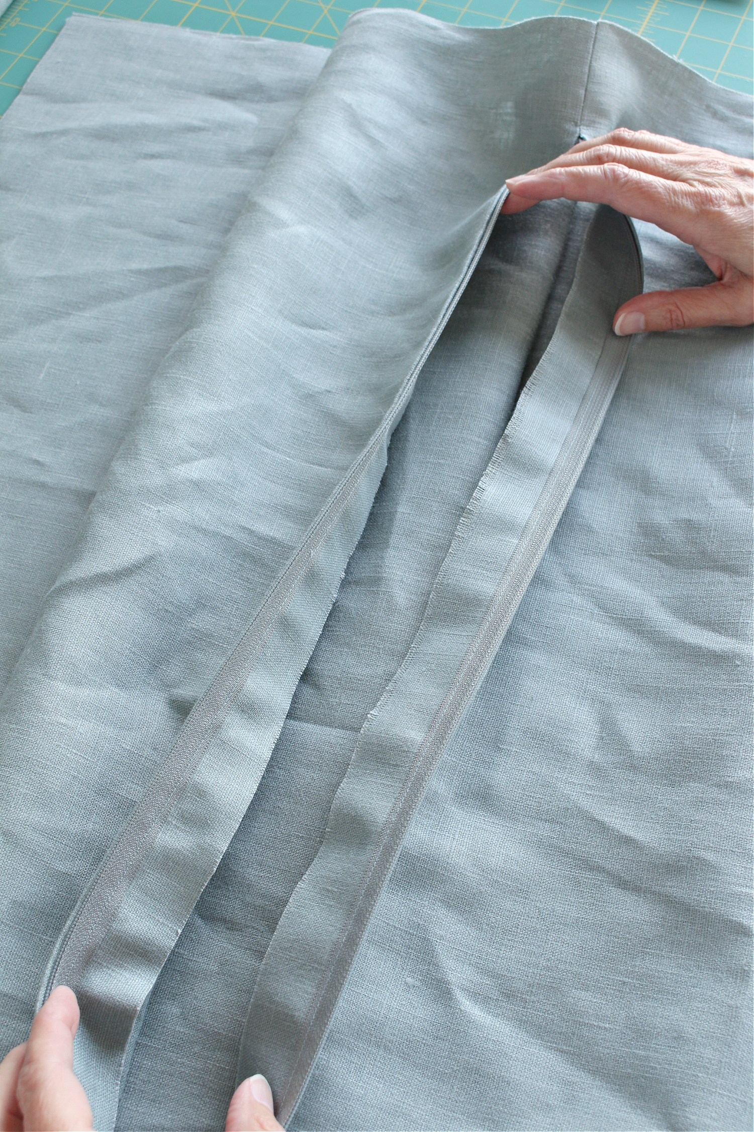 How to Sew a Pillow with a Zipper