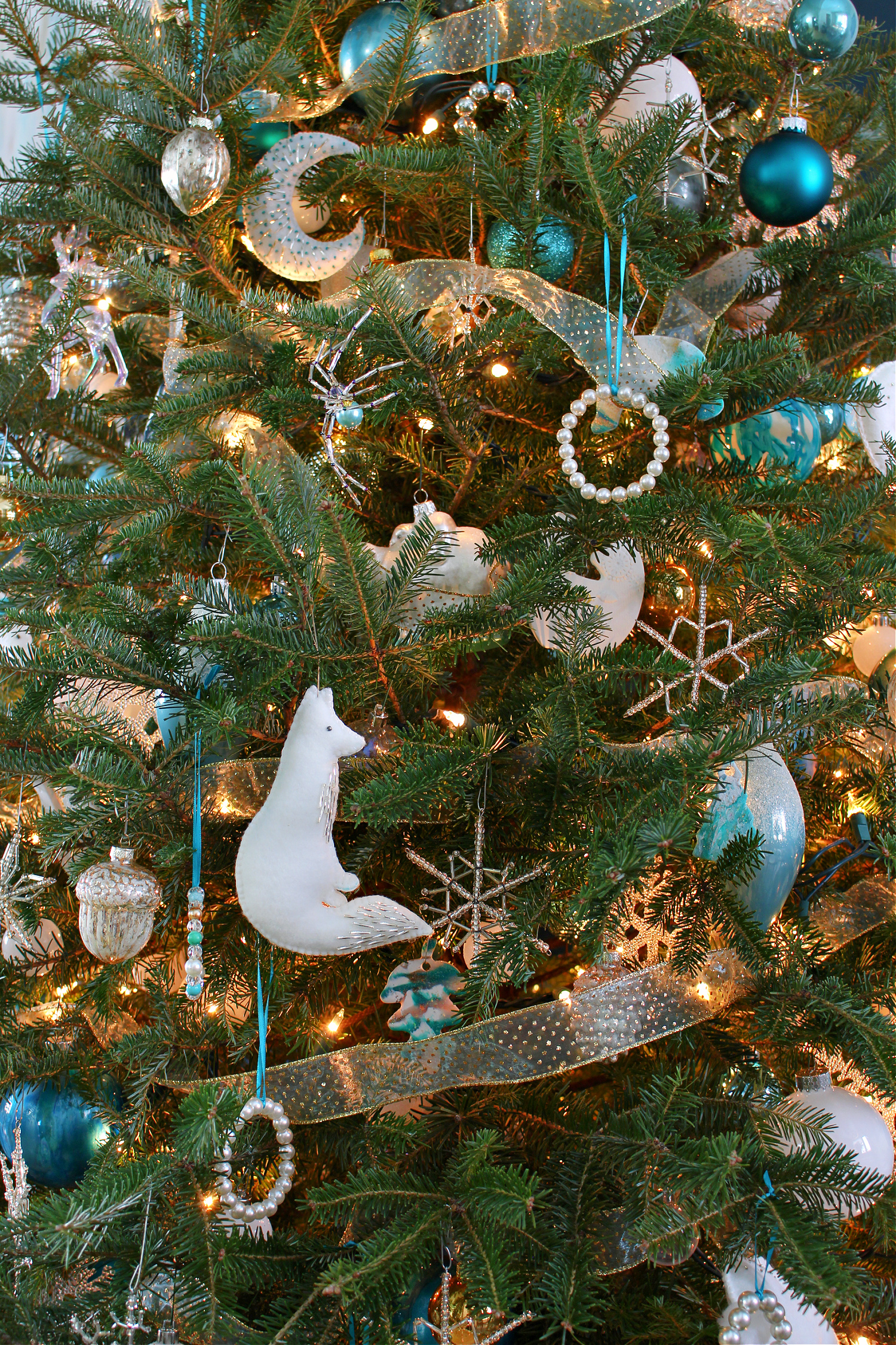 turquoise Christmas tree theme
