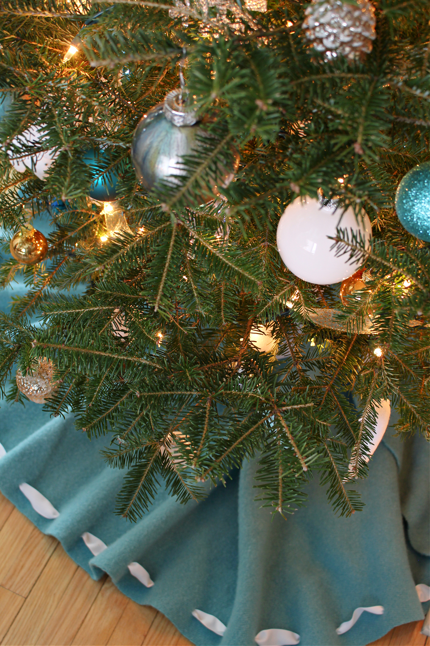 DIY wool tree skirt