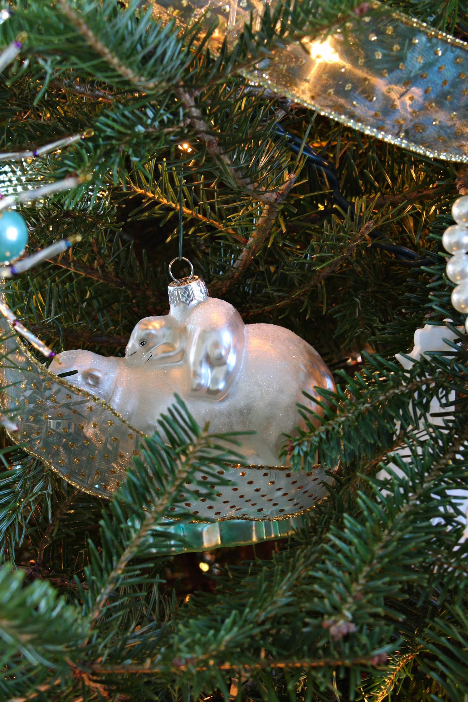 Cute Mother and Child Christmas Tree Theme