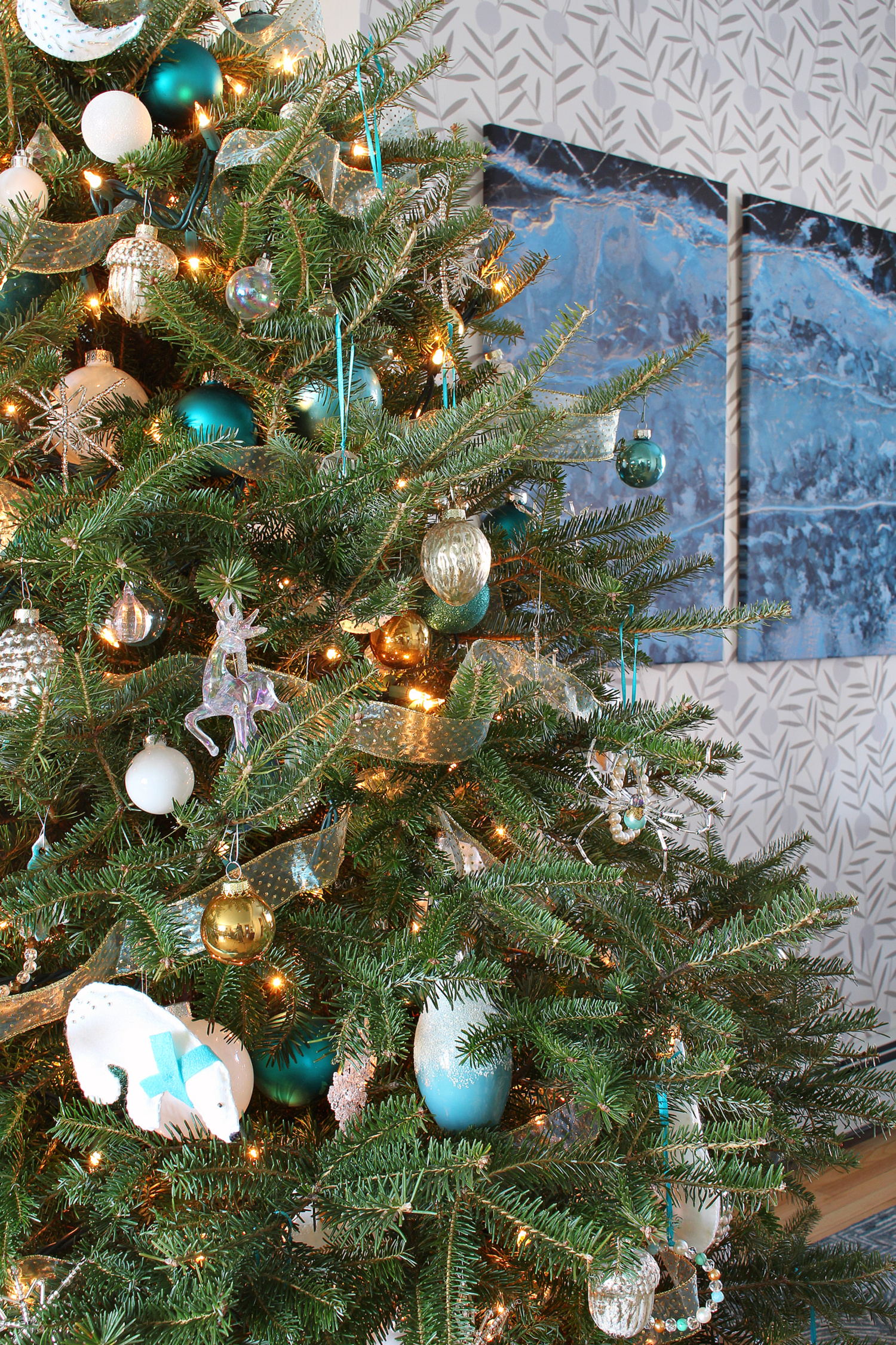 Winter Christmas Tree Theme