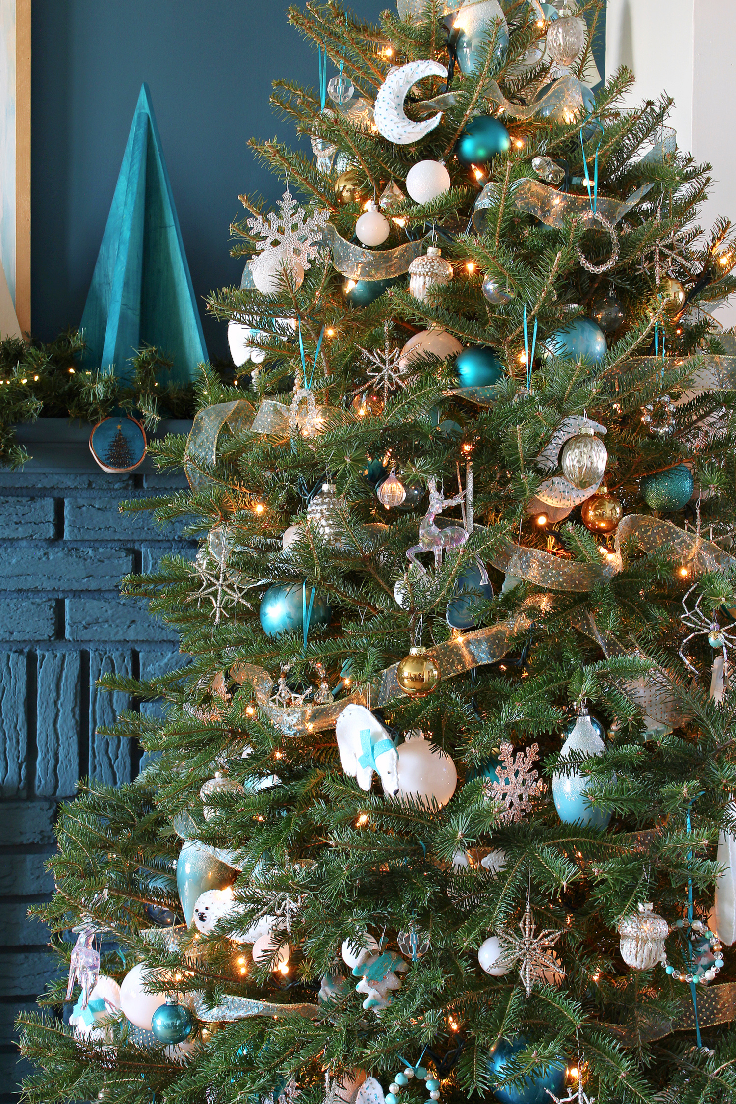 Natural Glam Christmas Tree Theme
