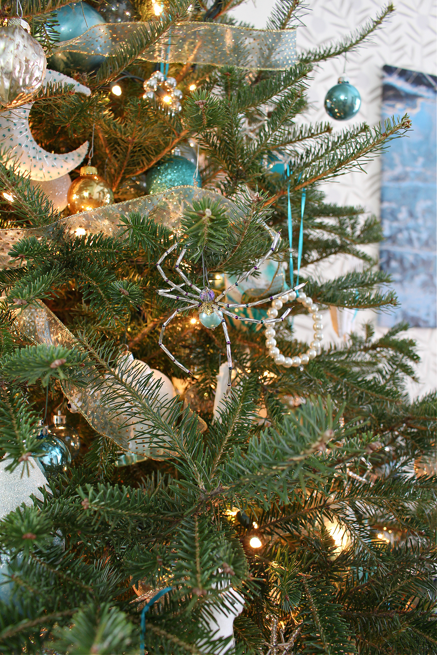 turquoise Christmas tree theme
