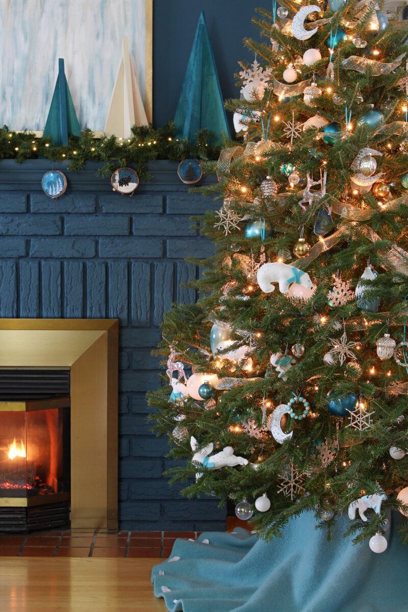 Turquoise and White Christmas Tree Theme (Winter Wonderland)