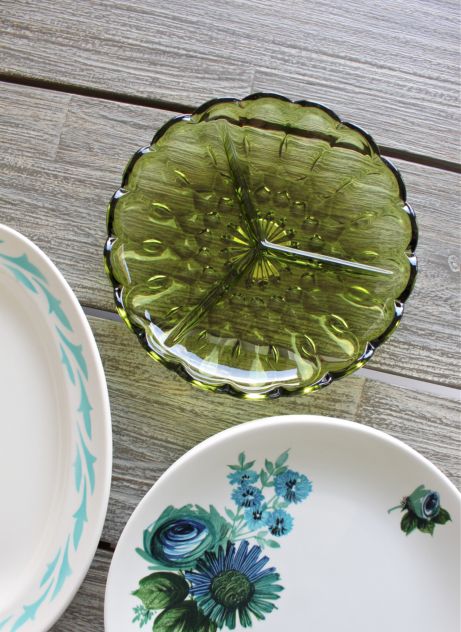 Fairfield serving dish with scalloped edge from Anchor Hocking