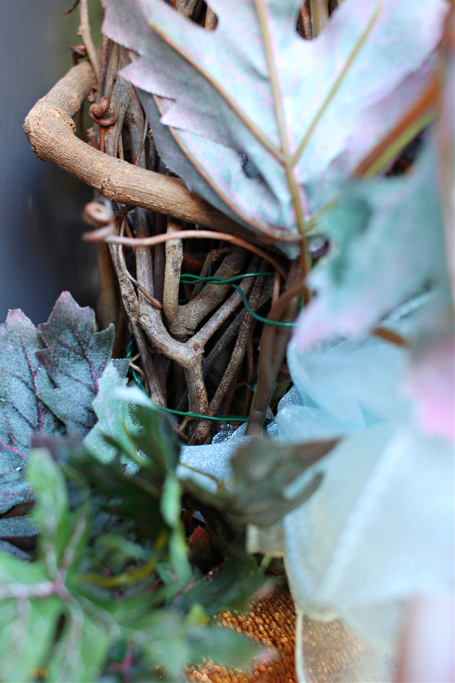 How to Attach Picks to a Grapevine Wreath