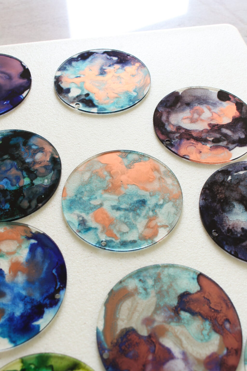DIY Cricut Acrylic Disc Garland for Halloween | Dans le Lakehouse