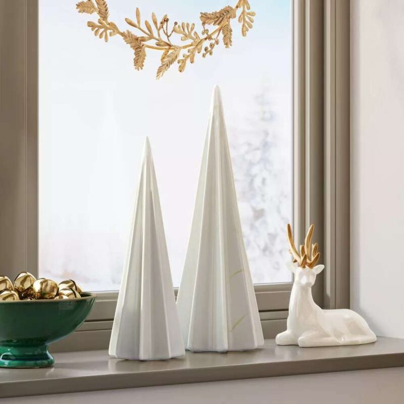 25 White Christmas Tree Decorations + White Christmas Decor Finds