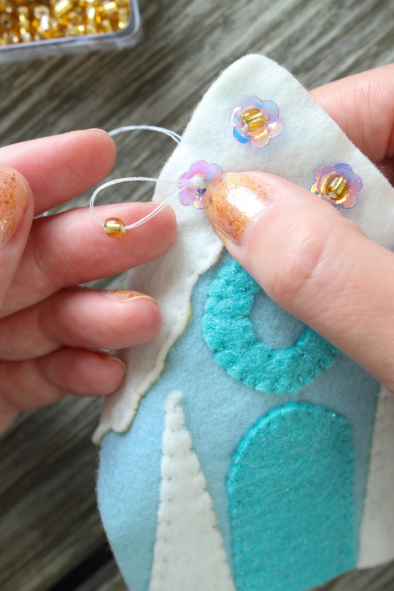 How to Attach Sequins to Felt