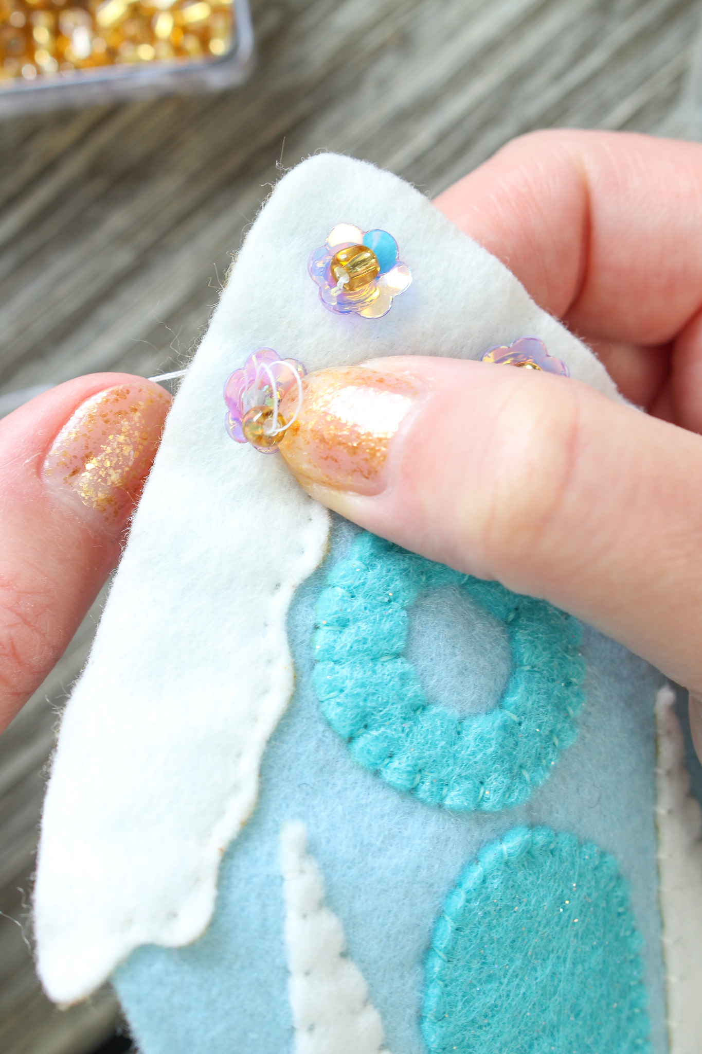 How to Attach Sequins to Felt