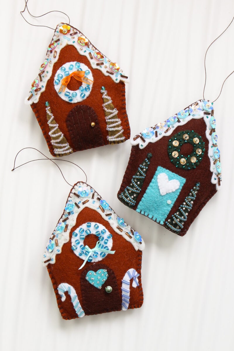 DIY Felt Gingerbread House Ornament (Free Pattern) | Dans le Lakehouse