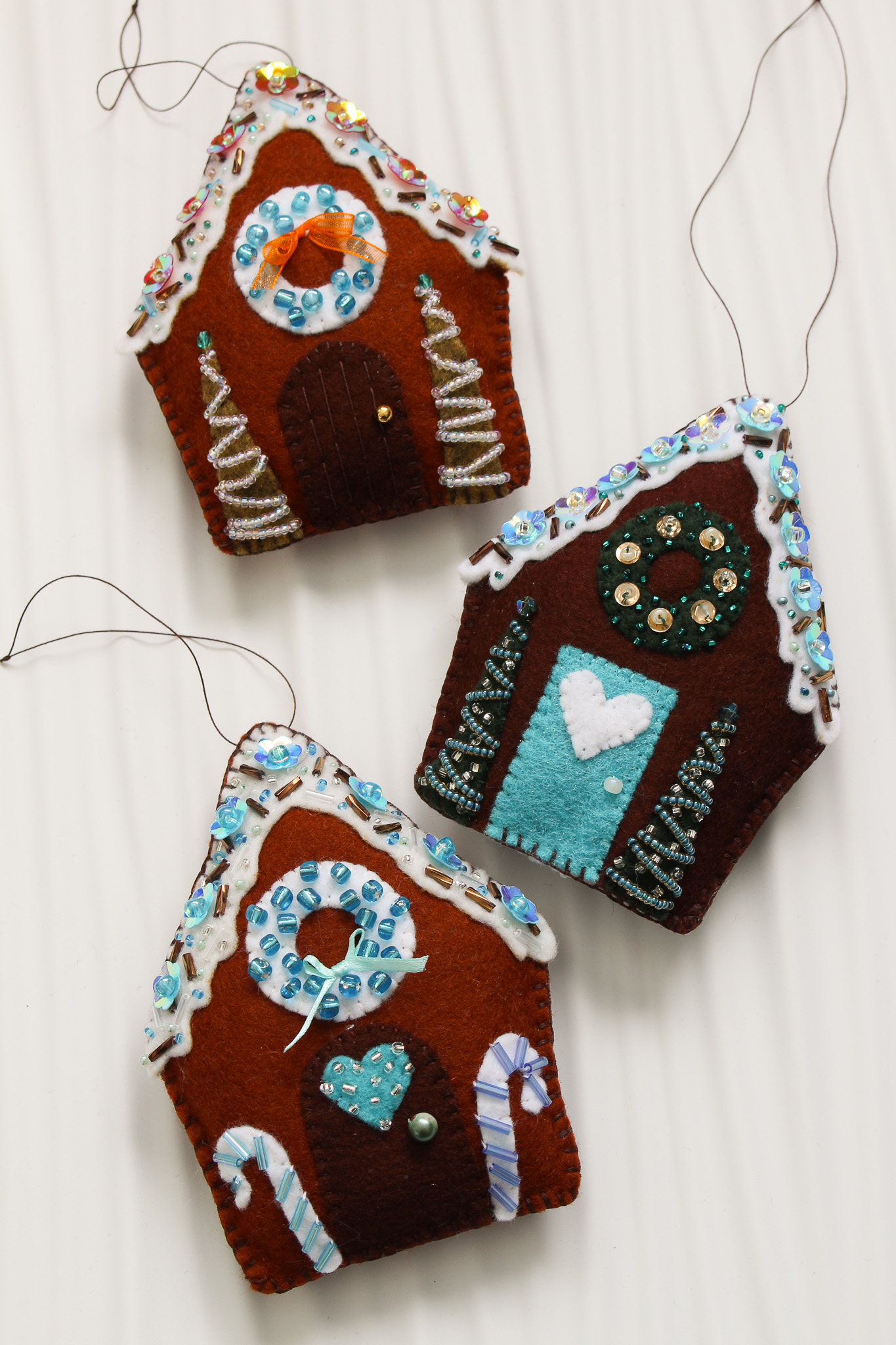 Felt Gingerbread House Ornament Tutorial